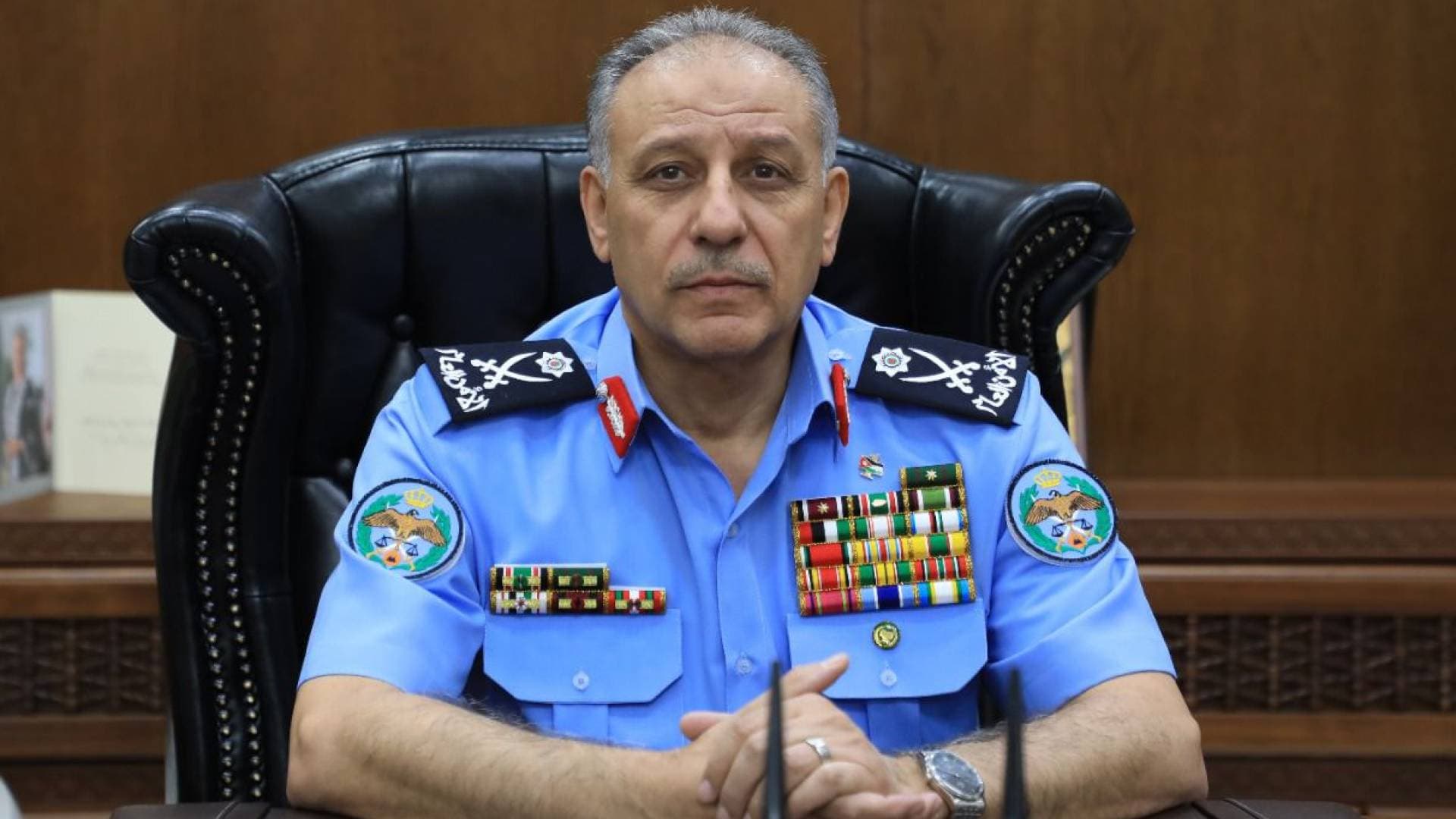 المعايطة يهنئ مرتبات الأمن العام بعيد الأضحى ويشاركهم الصلاة