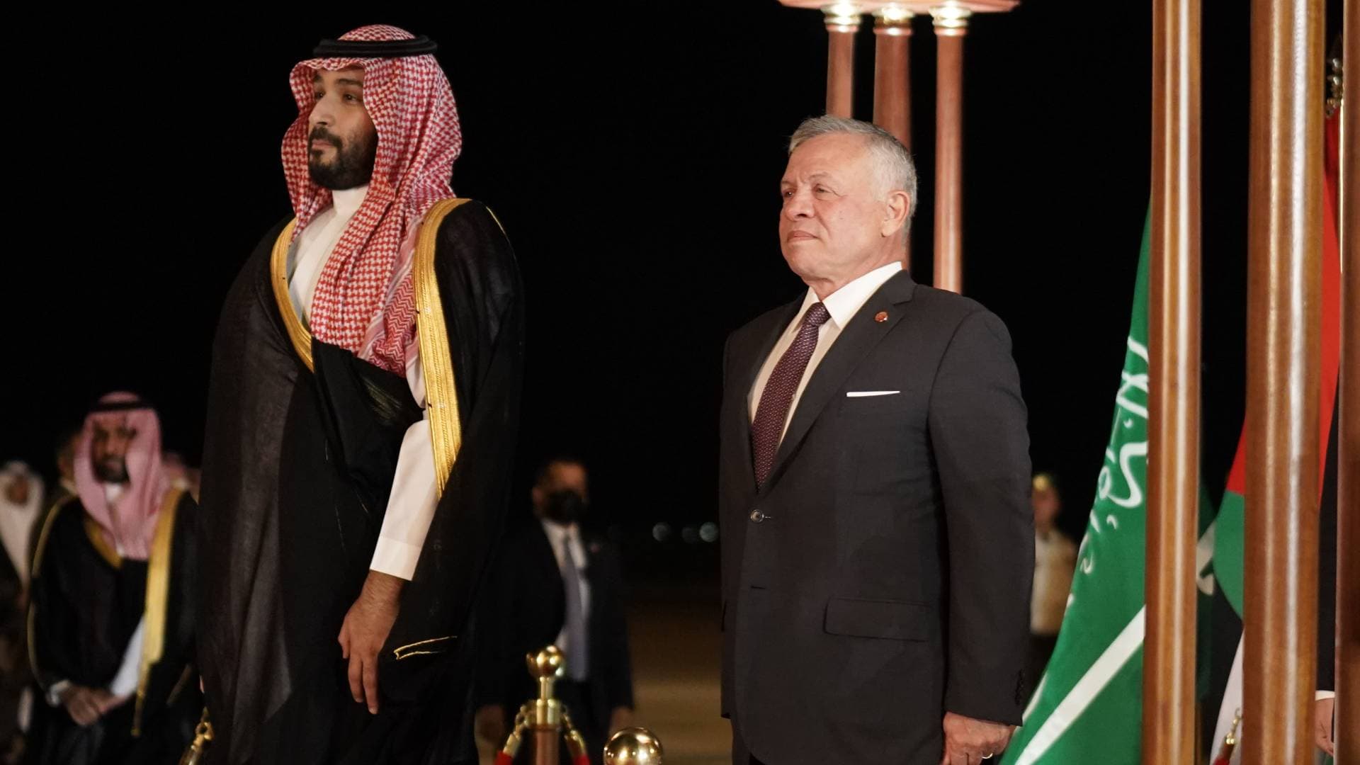 الملك يتبادل التهاني هاتفيا مع ولي العهد السعودي بمناسبة عيد الأضحى