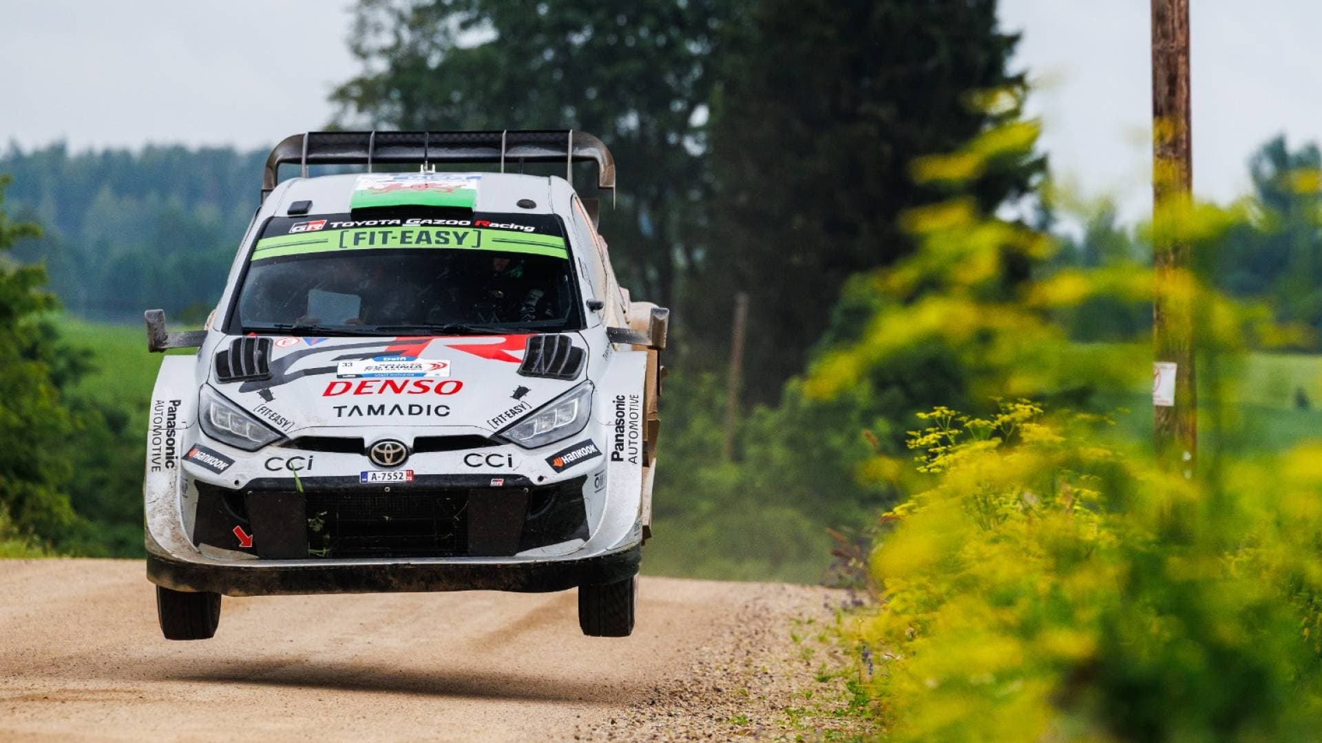 فريق تويوتا جازو للسباقات يحقق فوزا تاريخيا في رالي إستونيا