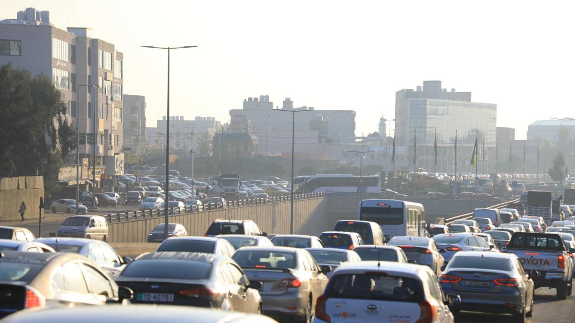 الدوريات الخارجية لرؤيا: إجراءات مشددة وحجز للمركبات ذات الحمولات غير المثبتة على الطرق