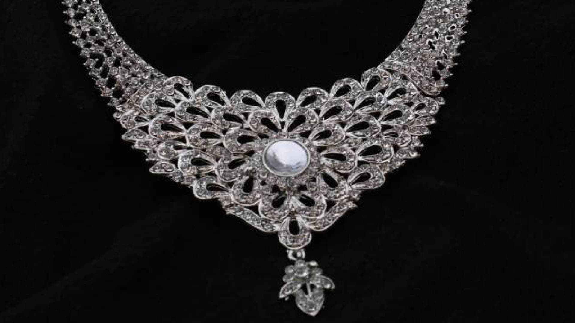 أسعار الفضة تقفز عالميا بأكثر من 2% مسجلة أعلى مستوى لها في عام