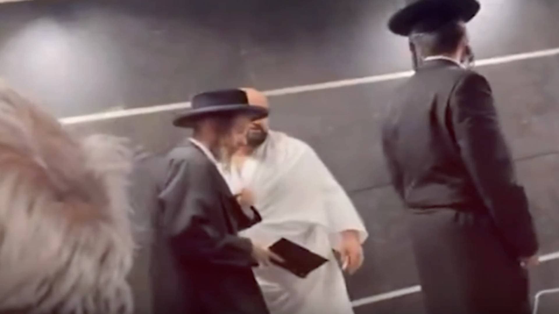 تركيا.. فيديو يثير موجة انتقادات واتهامات بمعاداة السامية بعد منع يهوديين من الصلاة