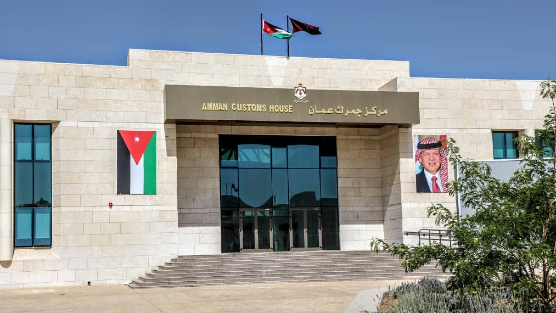 وداعا للطوابير الطويلة.. معاملات مركز  جمرك عمان أصبحت بكبسة زر