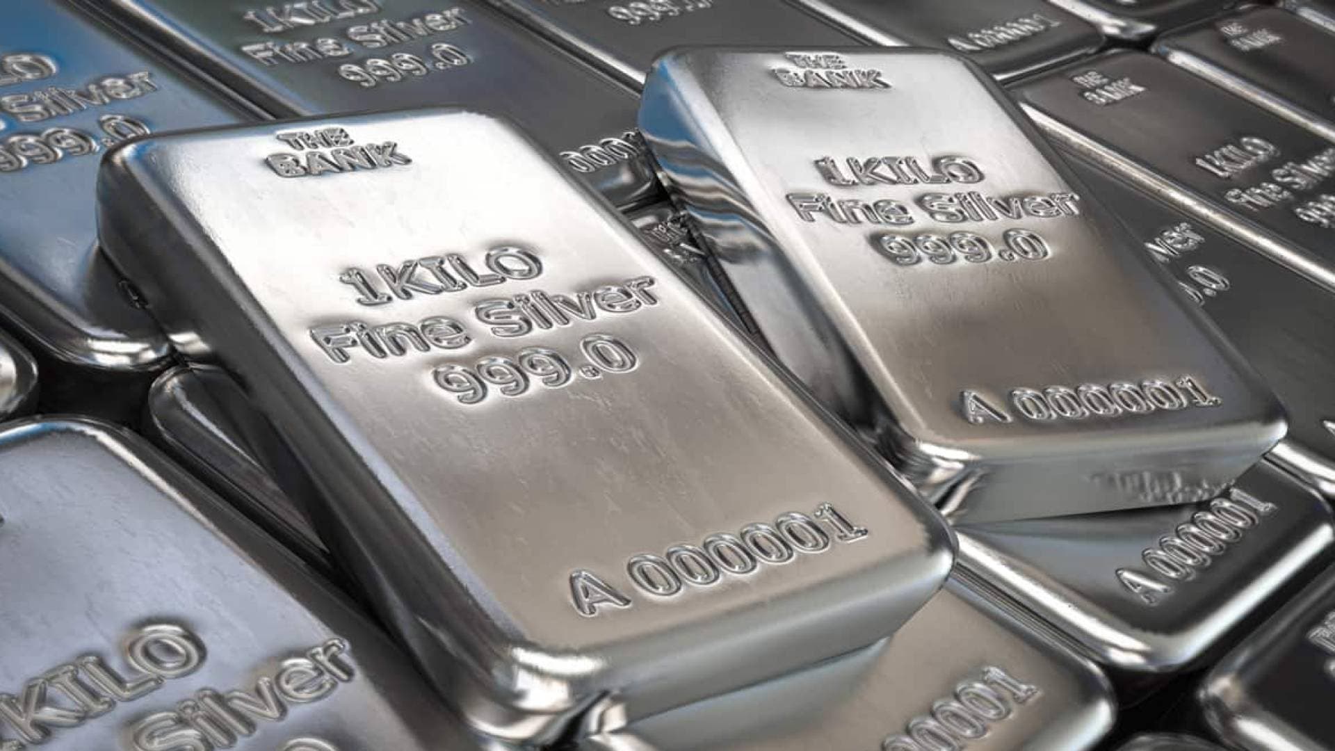 الفضة تلحق بالذهب وتقفز لأعلى مستوى في 15 عاما.. فما هي المحركات؟