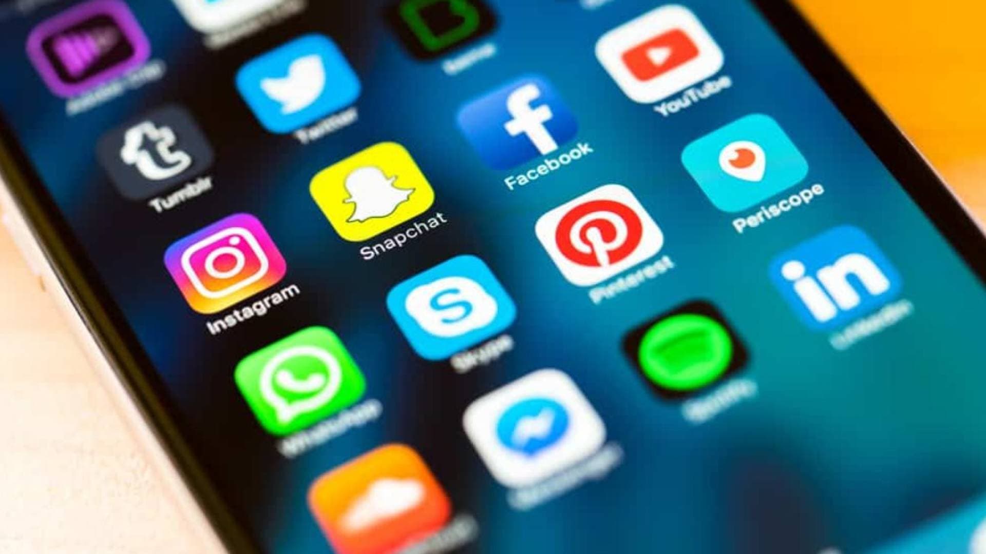 تطبيق هندي يتجاوز "تيليغرام" و"ماسنجر" ويتحدى عرش "واتس اب"