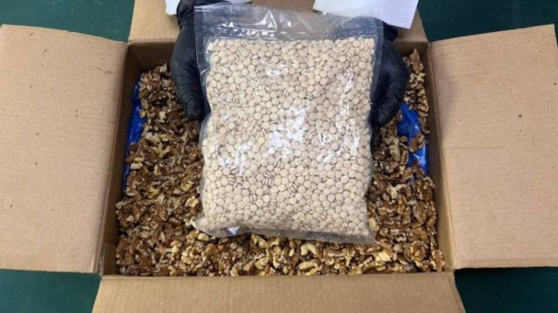 في المكسرات.. السعودية تحبط تهريب مليوني قرص إمفيتامين