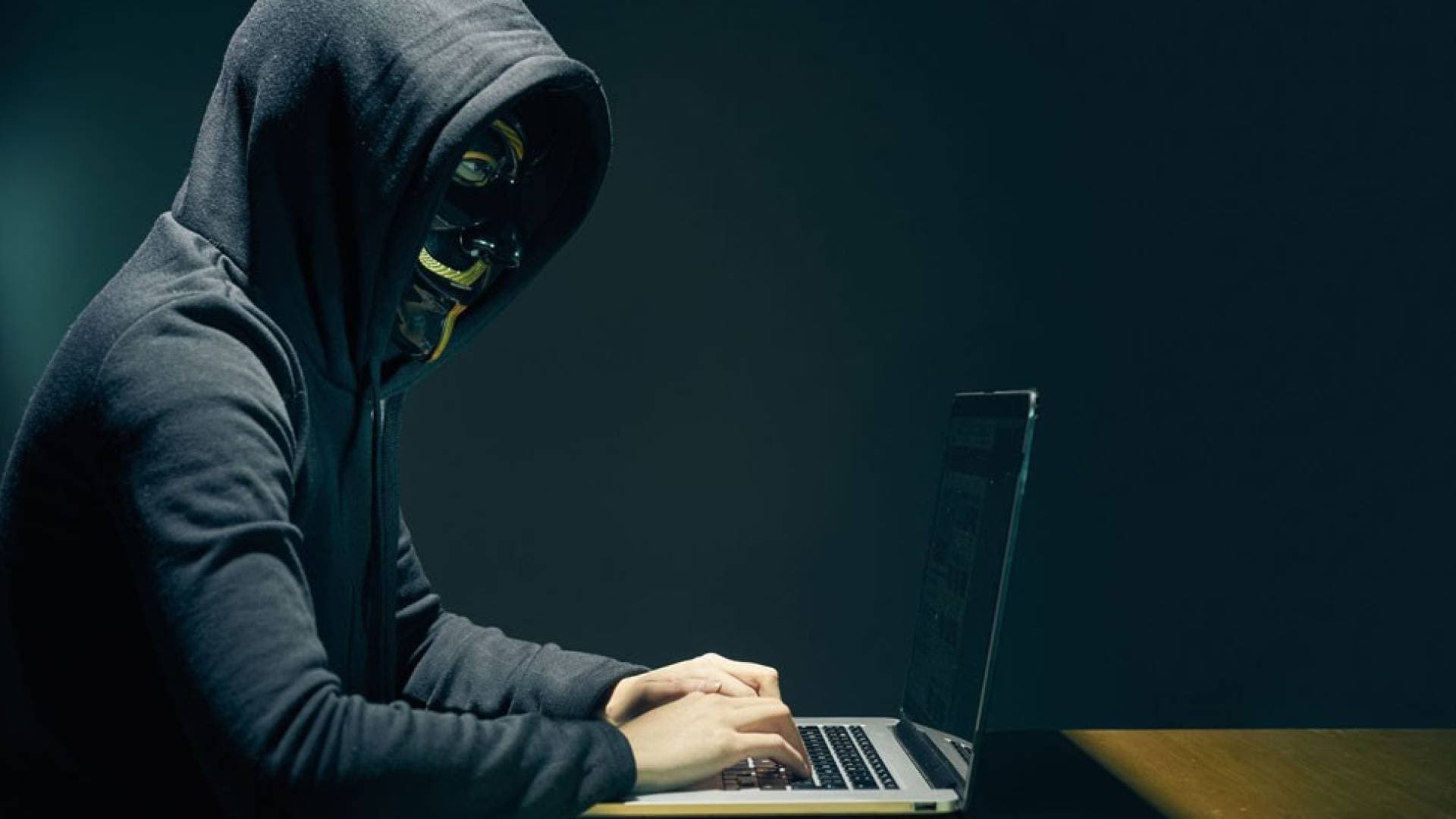 فضيحة أمنية تهز بريطانيا.. الكشف عن اختراق لبيانات حكومية سرية استمر لعقد من الزمن