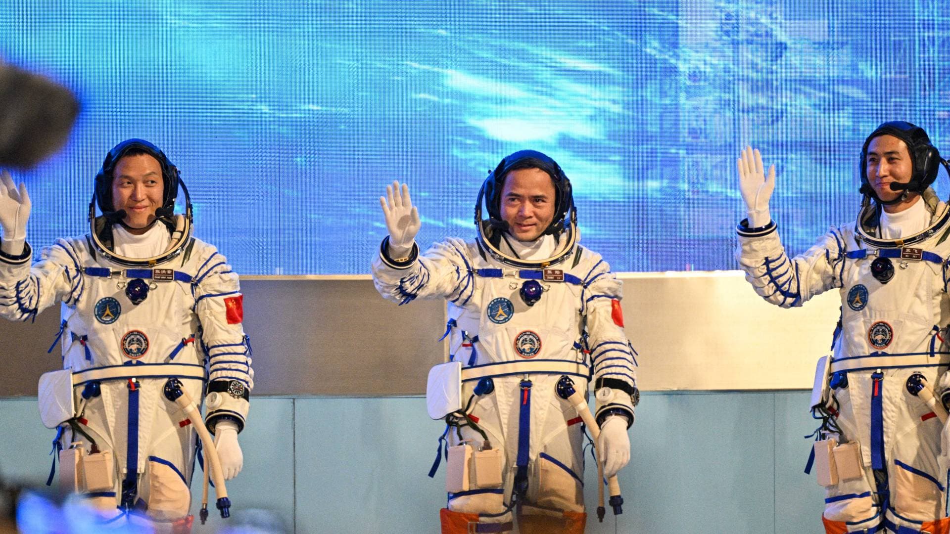 أصغر رائد فضاء صيني في التاريخ ينطلق إلى الفضاء ضمن مهمة "شنتشو-21"