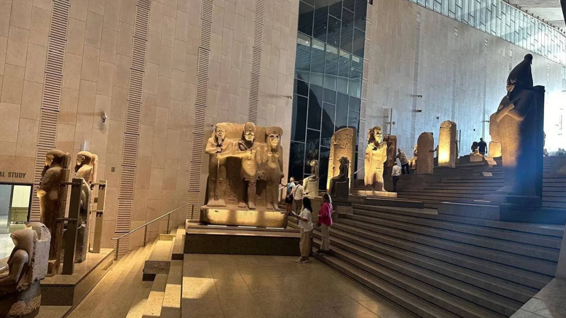 المتحف المصري الكبير يتحدى "اللوفر" ويستعد لدخول "غينيس"