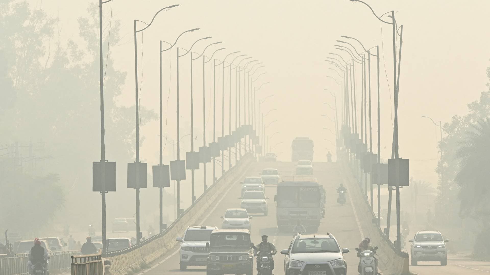 أمطار اصطناعية في الهند.. حيلة "مكلفة" لم تقنع الخبراء وتجاهلت "مصادر" التلوث