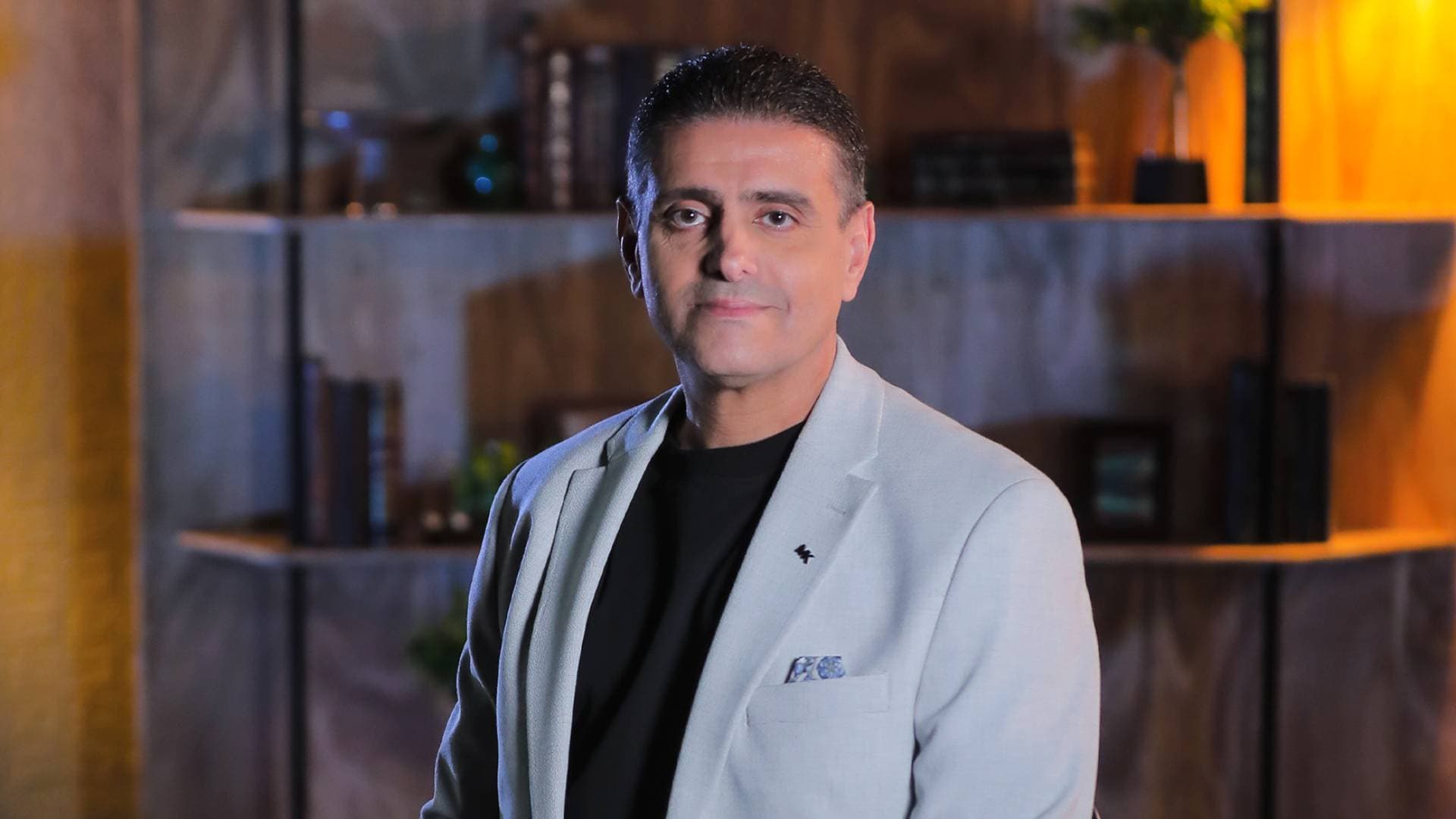 برنامج "بين قوسين" يعود بموسم جديد وجرأة متجددة على شاشة رؤيا