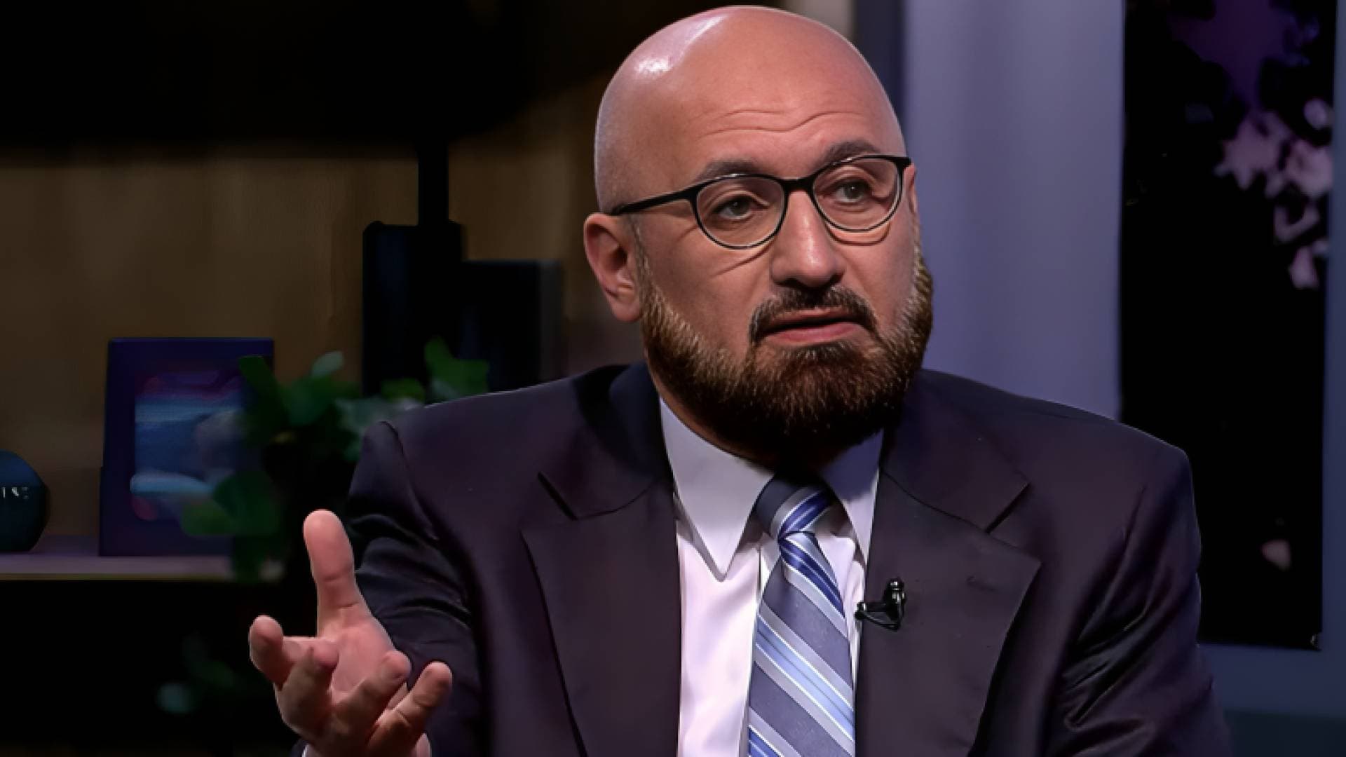 أعذار الأم ودموع الأب: صراع التواصل في ملف الحضانة يطرحه "بين قوسين"