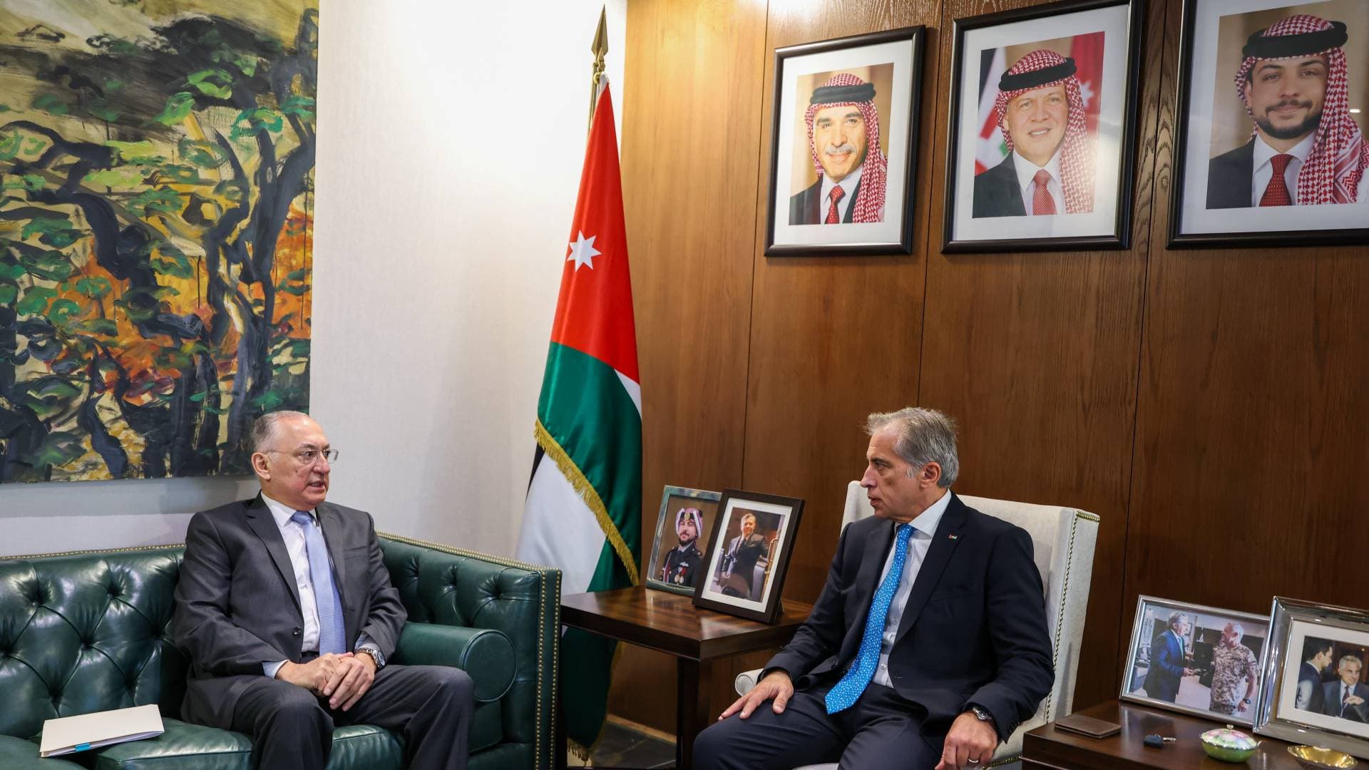 حسان : الحكومة تتعاون مع هيئة النزاهة للتصدي لأي تجاوزات تعيق الاستثمار