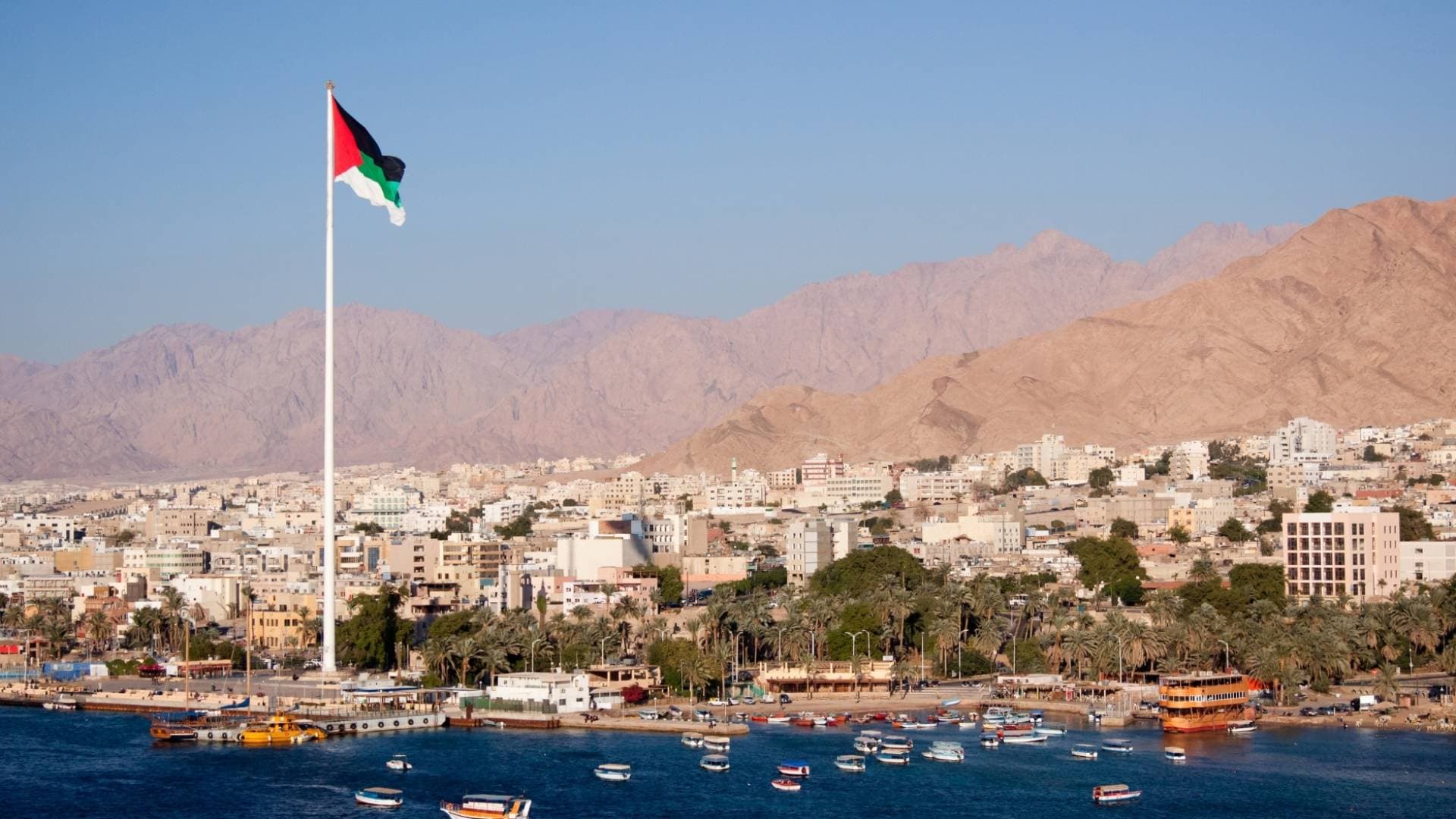 مراسل رؤيا: وفاة عامل في العقبة إثر سقوط "ماسورة" من رافعة أثناء أعمال صيانة