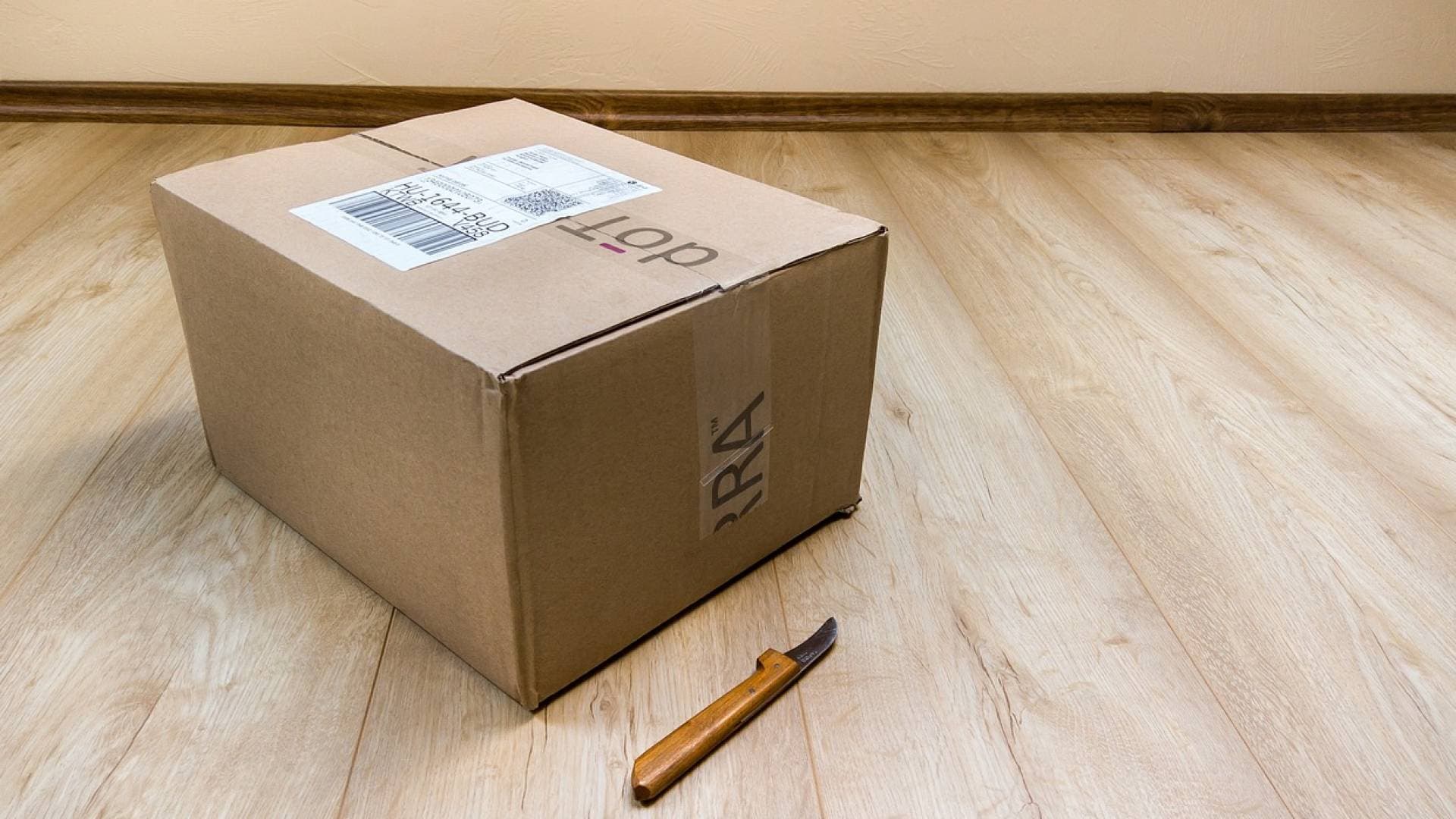 الجمارك تعلن موعد بدء تطبيق "ضريبة مبيعات 16%" على الطرود البريدية