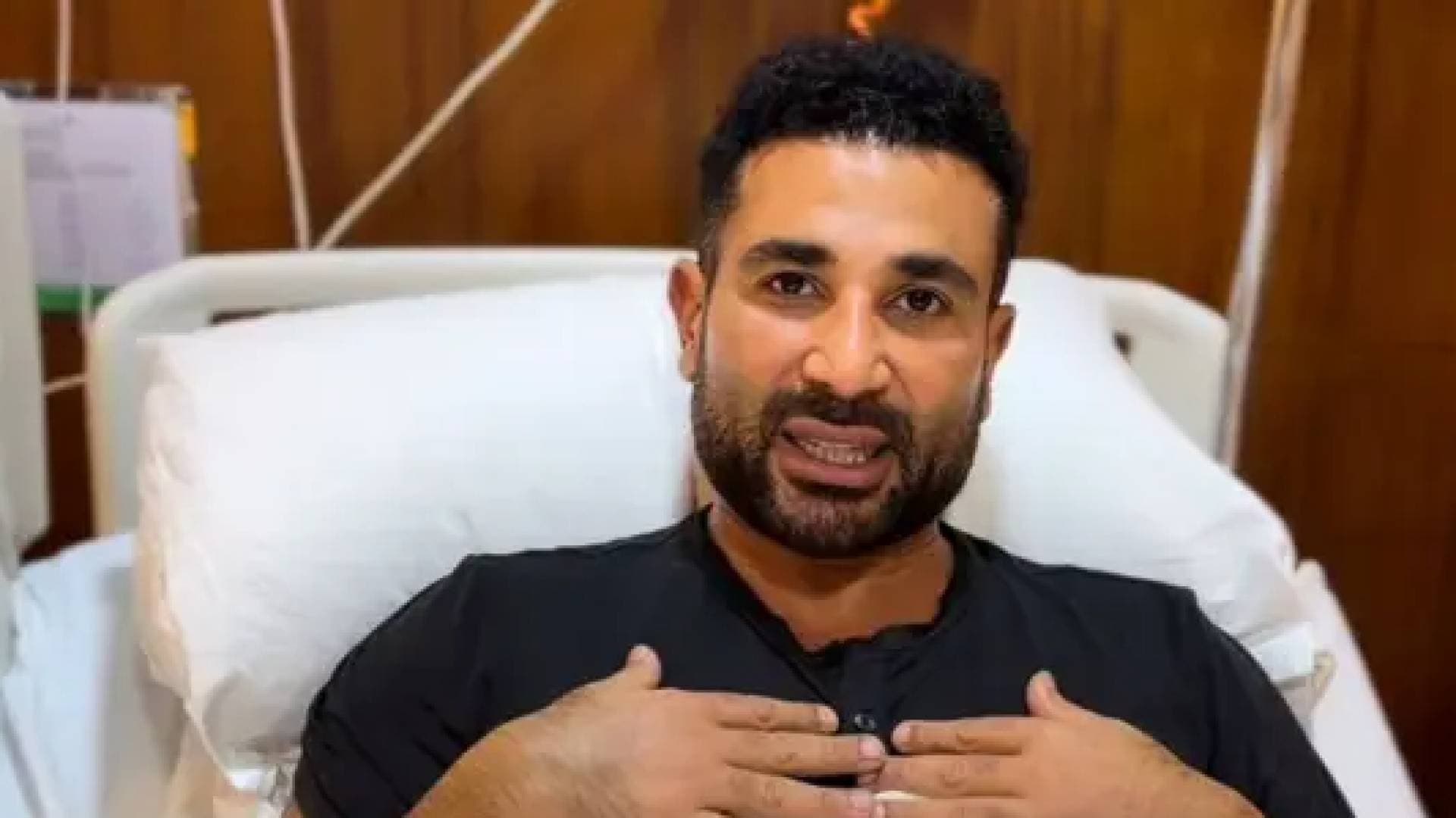 استقرار حالة الفنان أحمد سعد… ولا تدخل جراحي بعد حادث العين السخنة