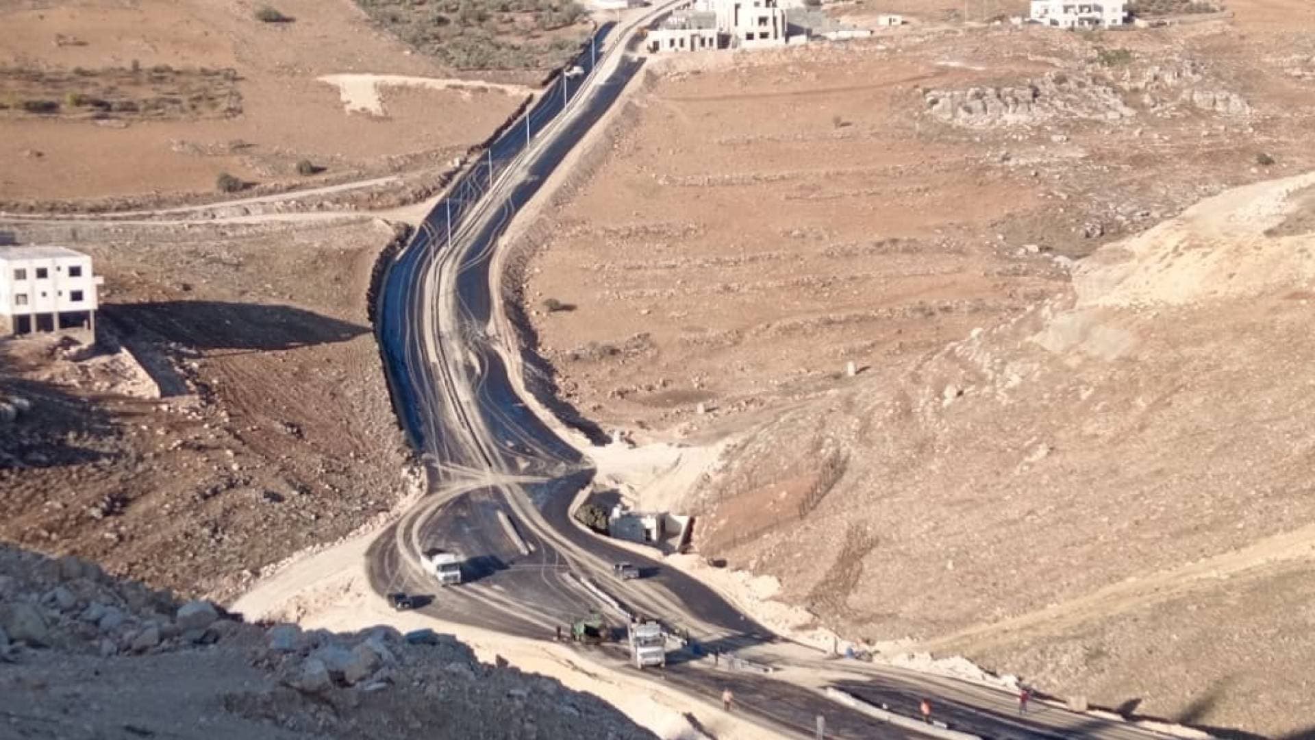 لتخفيف "أزمة السير".. بلدية السلط تباشر المرحلة النهائية من توسعة المدخل الرئيسي