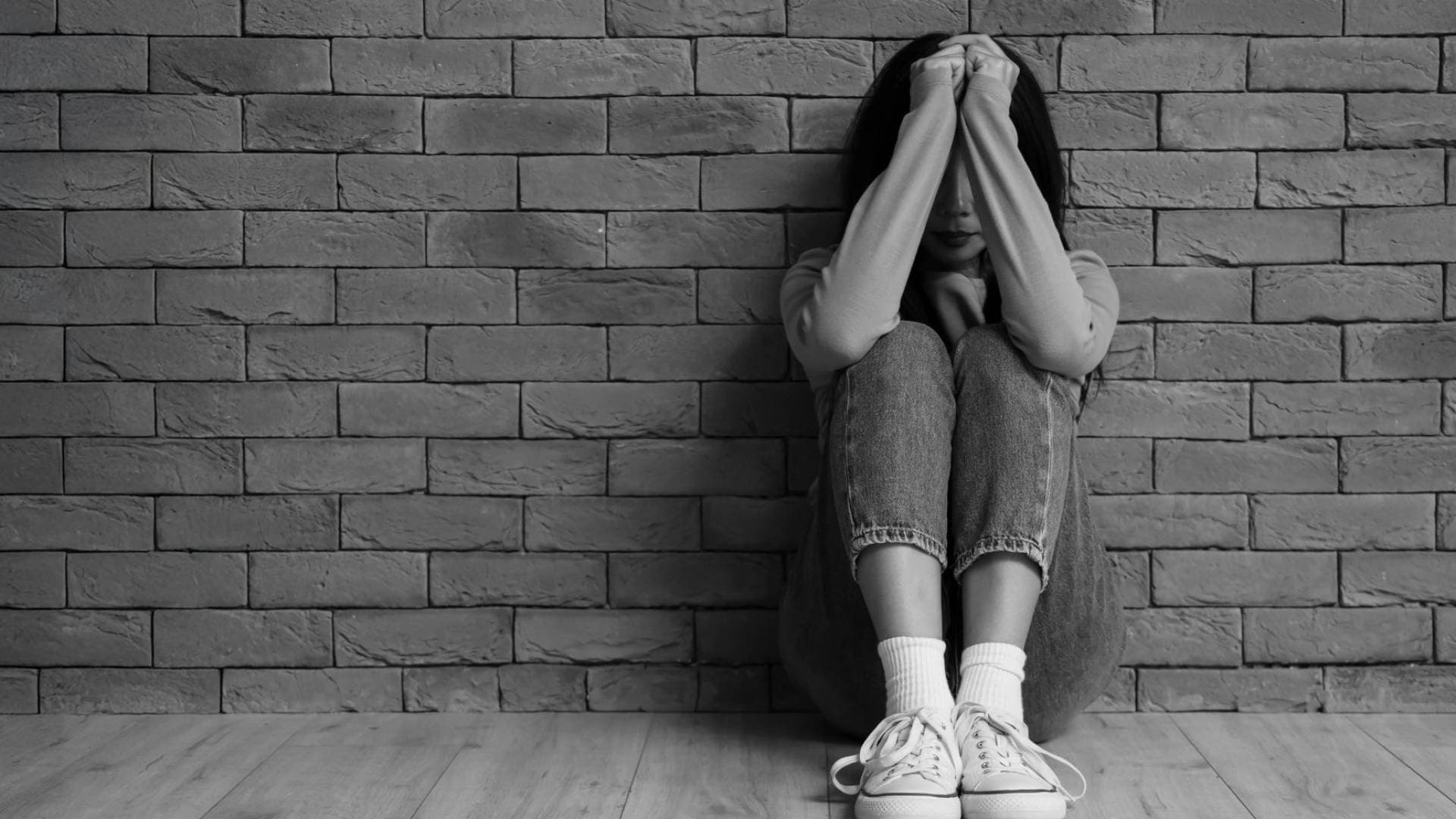 عارضة العنف الأسري: طالبة تلقي بنفسها من الطابق الثالث في مصر