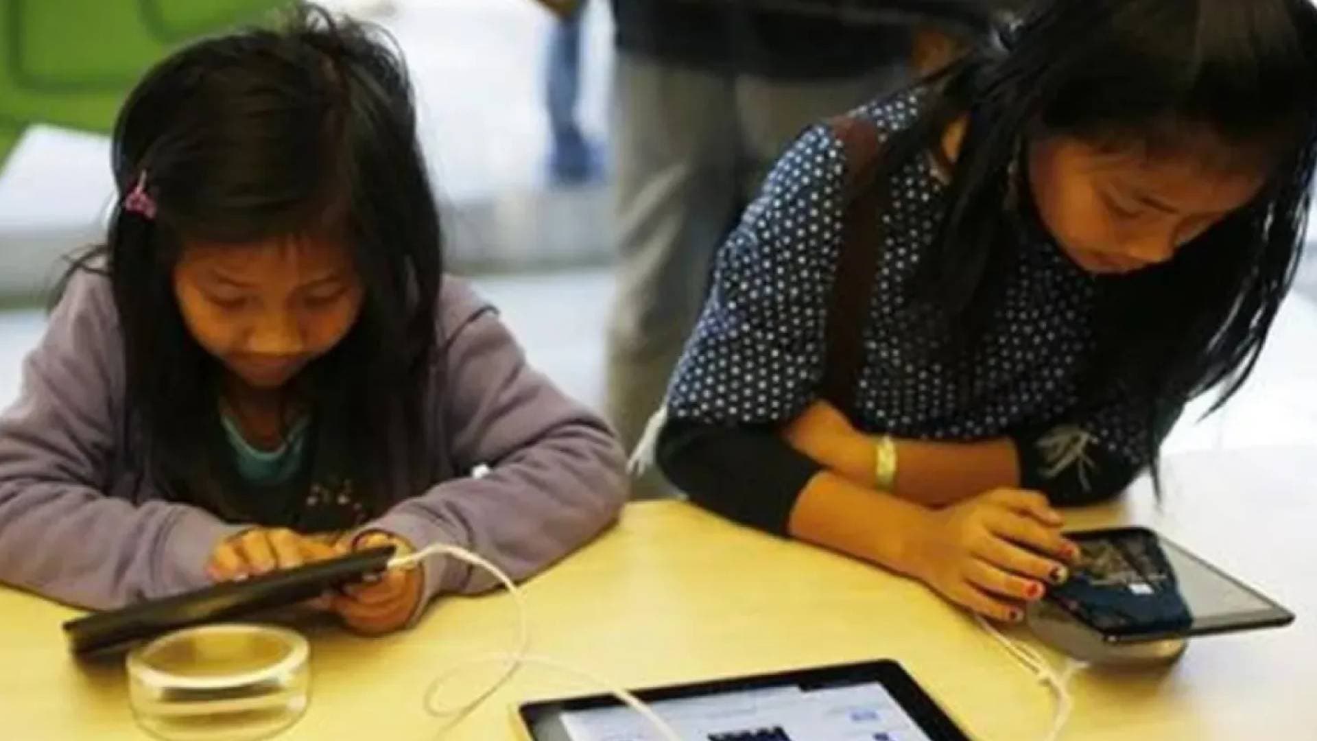 ماليزيا تقرر منع القاصرين من فتح حسابات على مواقع التواصل الاجتماعي