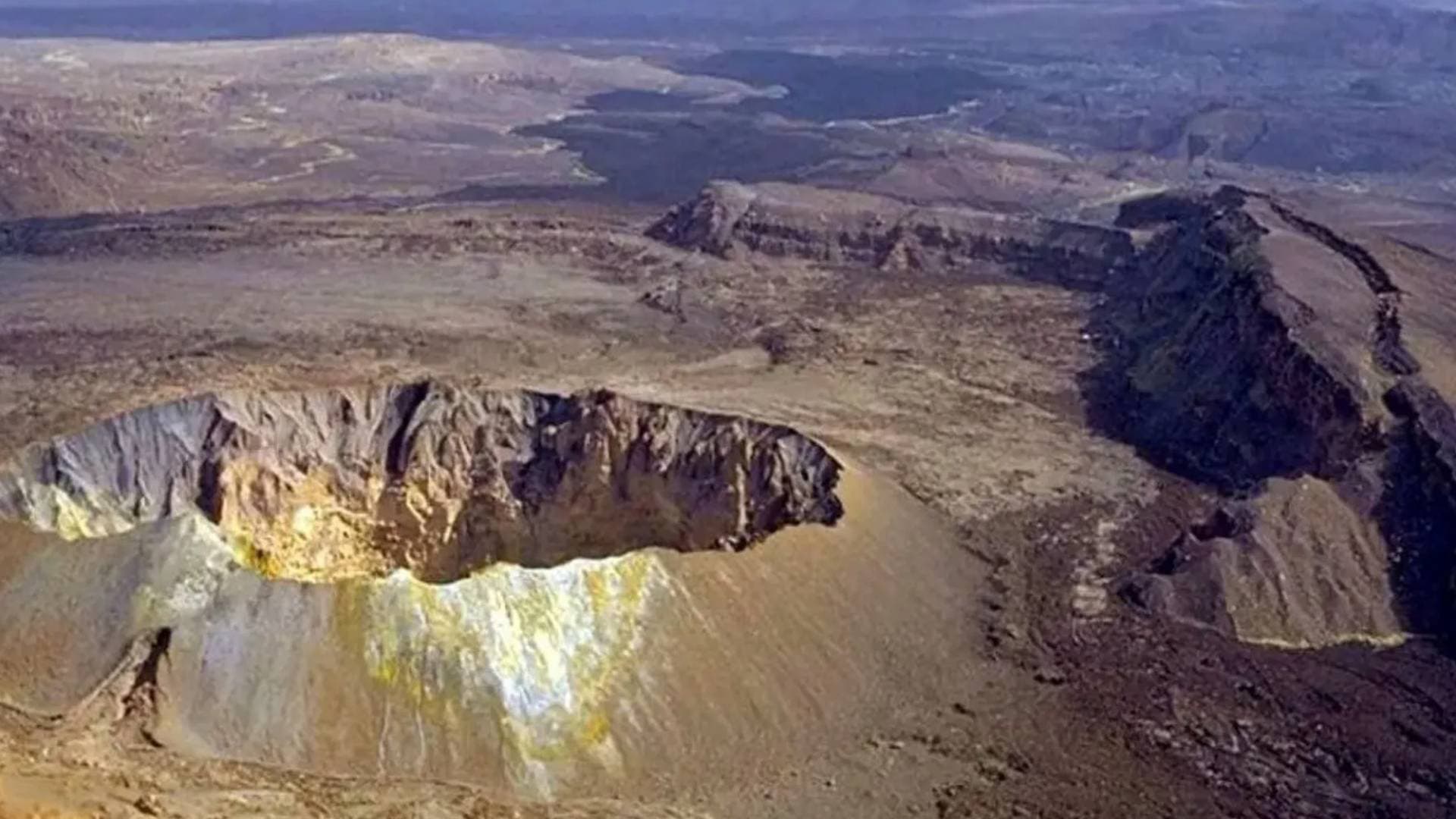 صحوة عمرها 12 الف عام.. بركان اثيوبيا هايلي غوبي يشل حركة الطيران الهندية