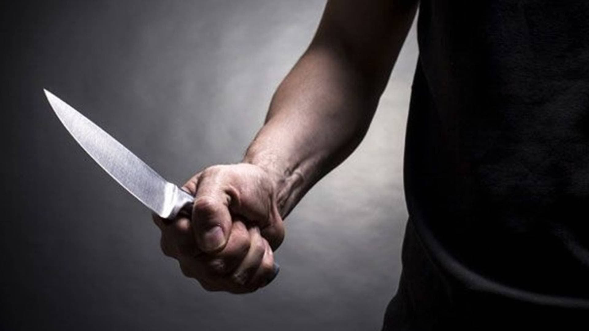 كسر سكينا في جسدها وحاول حرقها.. "الجنايات" تقضي بإعدام شاب قتل والدته ثم دهس قريبه