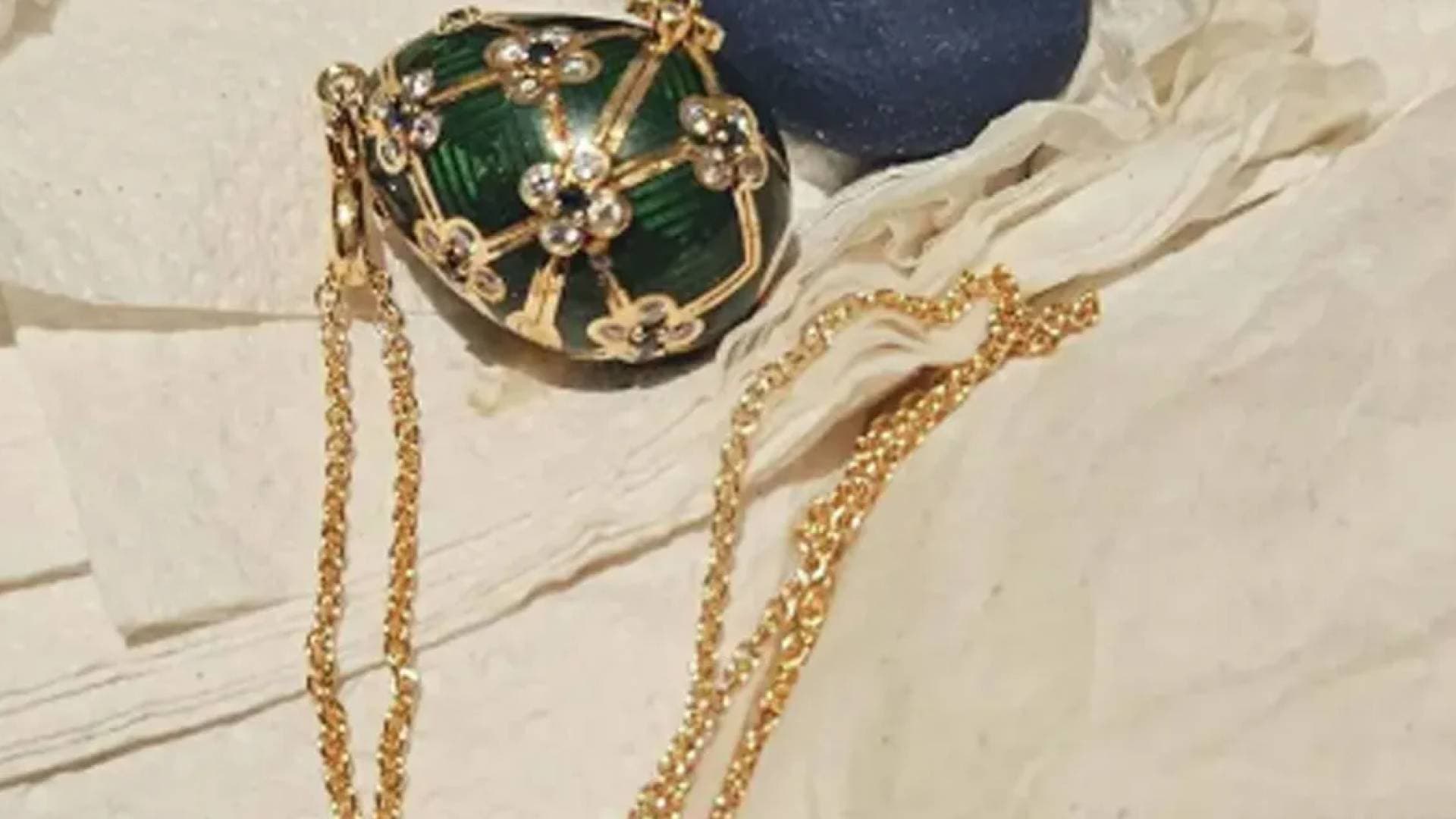 قلادة جيمس بوند تستعاد من أحشاء لص في نيوزيلندا بعد 6 أيام مراقبة