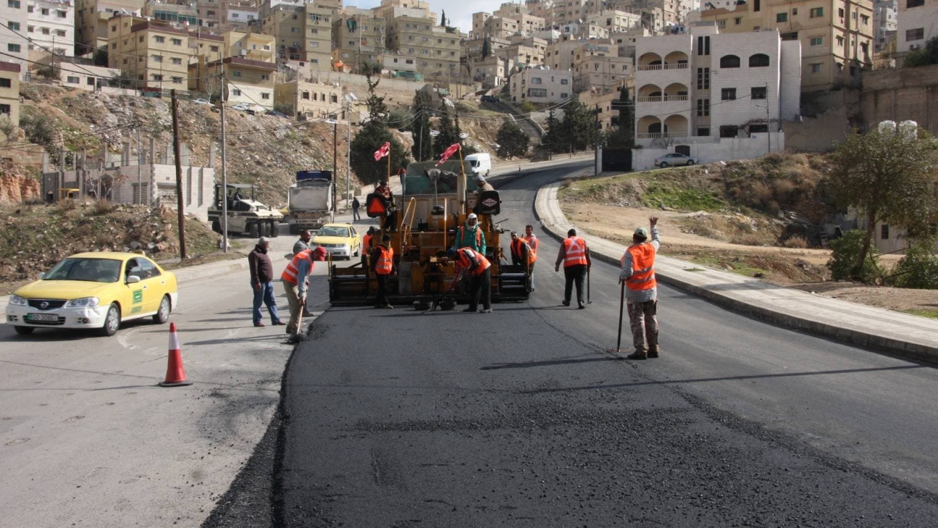 بكلفة تتجاوز 15 مليون دينار.. "أمانة عمان" تعلن تعبيد أكثر من 2.8 مليون متر مربع من الشوارع في 4 أشهر