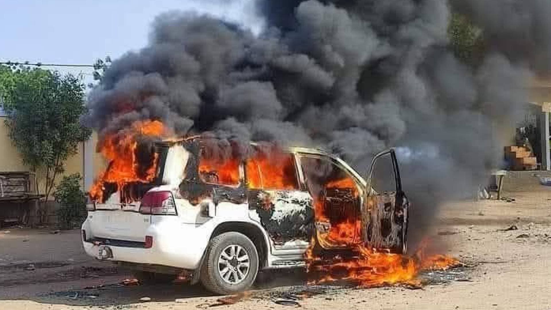 طبيب يحرق زوجته داخل سيارتها بسبب خلافات عائلية في العراق