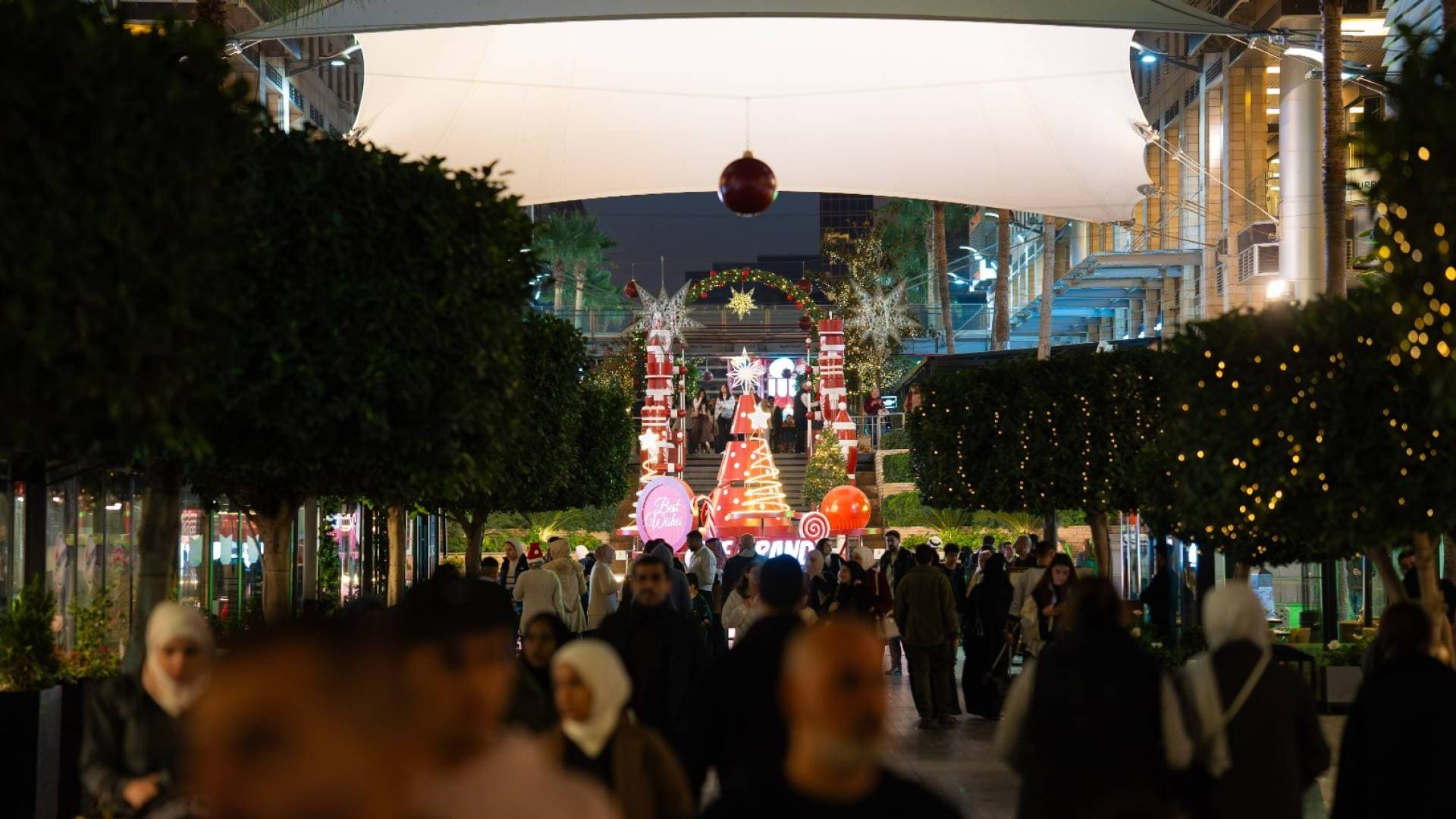 تزايد الإقبال واستمرار مهرجان عيد الميلاد في البوليفارد حتى نهاية ديسمبر