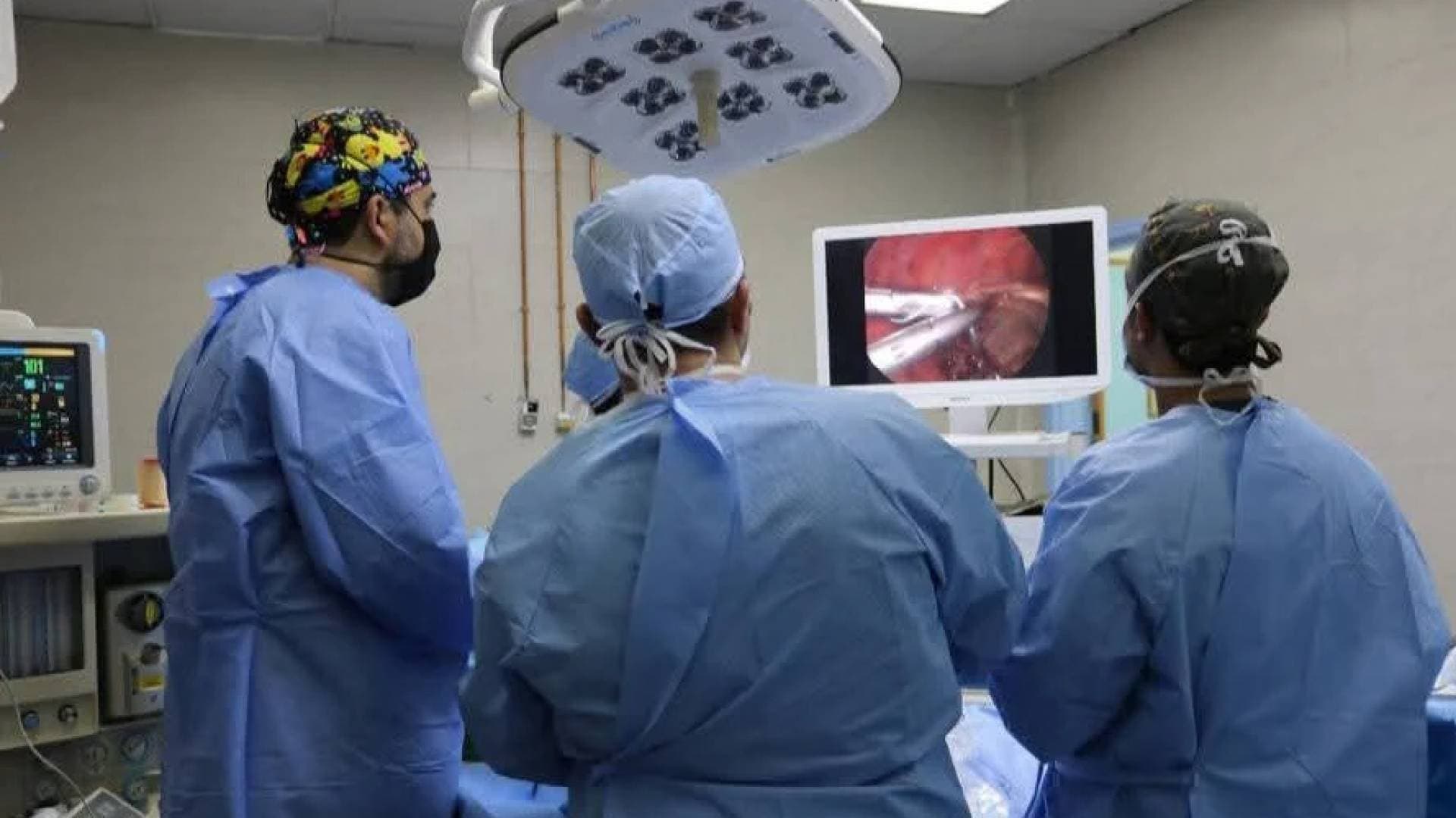 فريق أردني ينجح في إجراء عملية جراحية دقيقة لطفل يعاني من أكياس رئوية نادرة