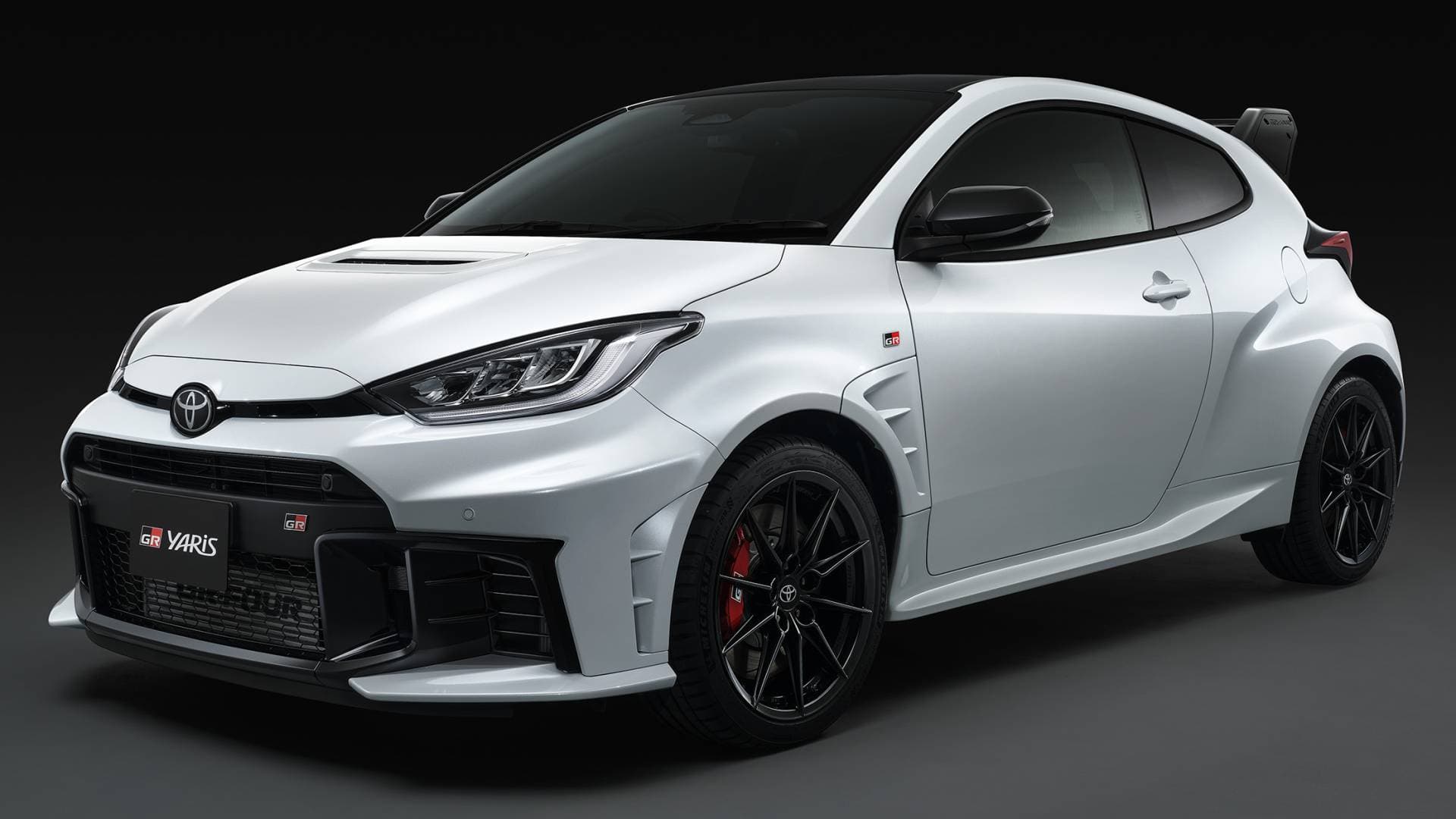 تويوتا تطلق يارس جي آر المستوحاة من مضمار السباقات والمزودة بحزمة الأداء الهوائي الجديدة في الأردن