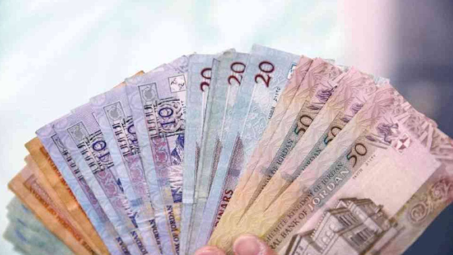 "الضمان": رواتب المتقاعدين في البنوك الاثنين المقبل.. وصرف مبكر بمناسبة الأعياد