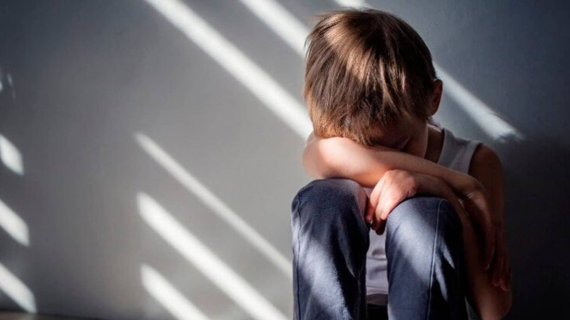 10 سنوات في الظلام.. تحرير طفل التوحد من "غرفة الدجاج" في أجدابيا