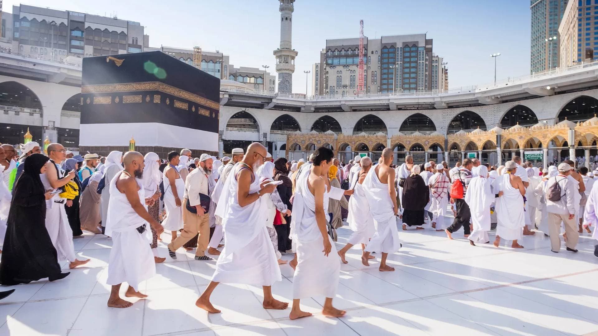 "خط أحمر".. السعودية توقف شركة عمرة ووكيلها الخارجي لتركهما المعتمرين "بلا سكن"