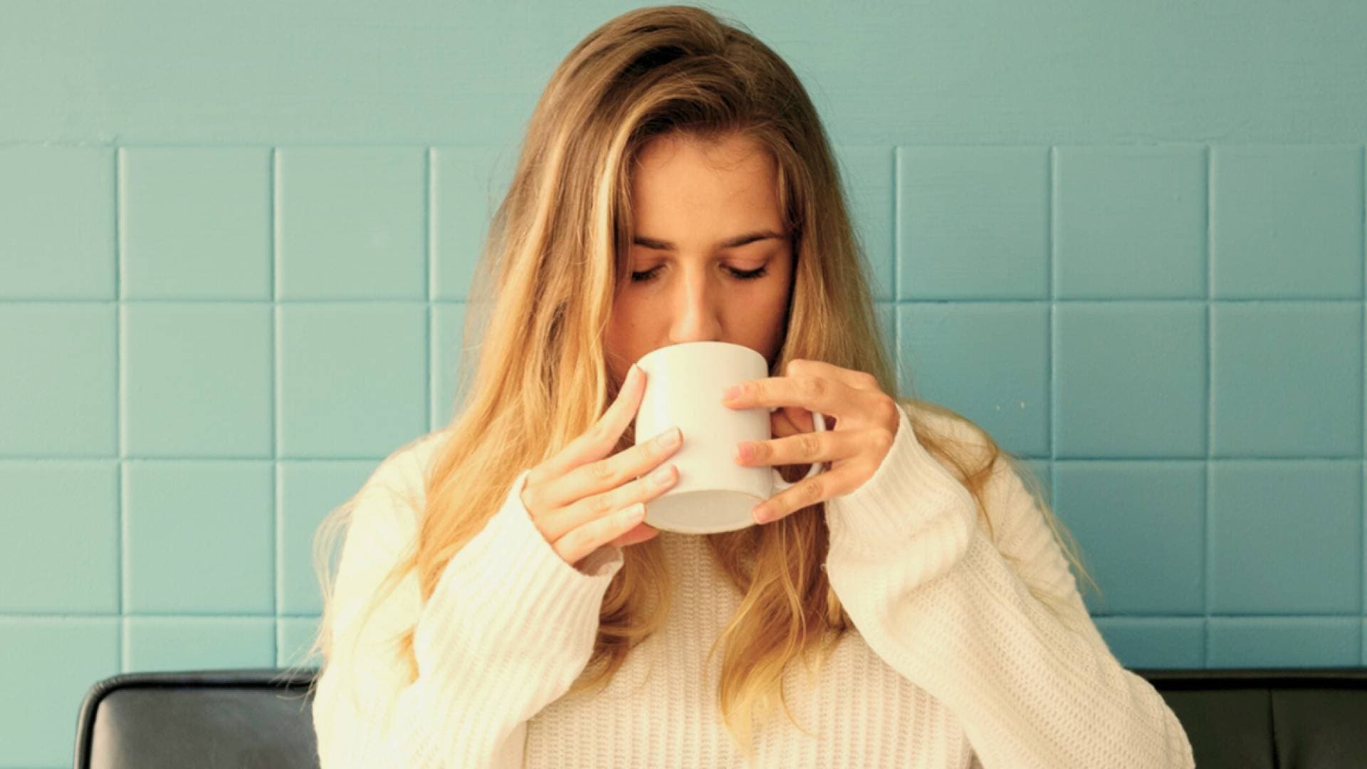 أيهما أفضل لصحة عظام المرأة.. الشاي أم القهوة؟