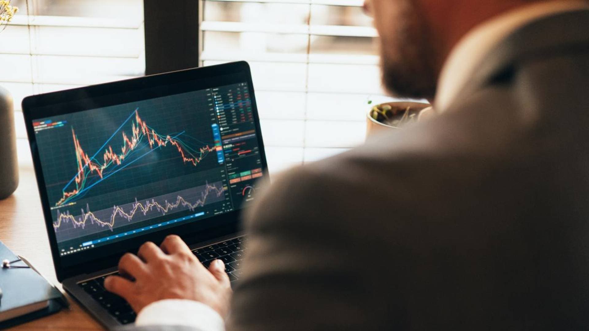 وحدة الجرائم الإلكترونية تحذر من التعامل مع منصات التداول الوهمية غير المرخصة