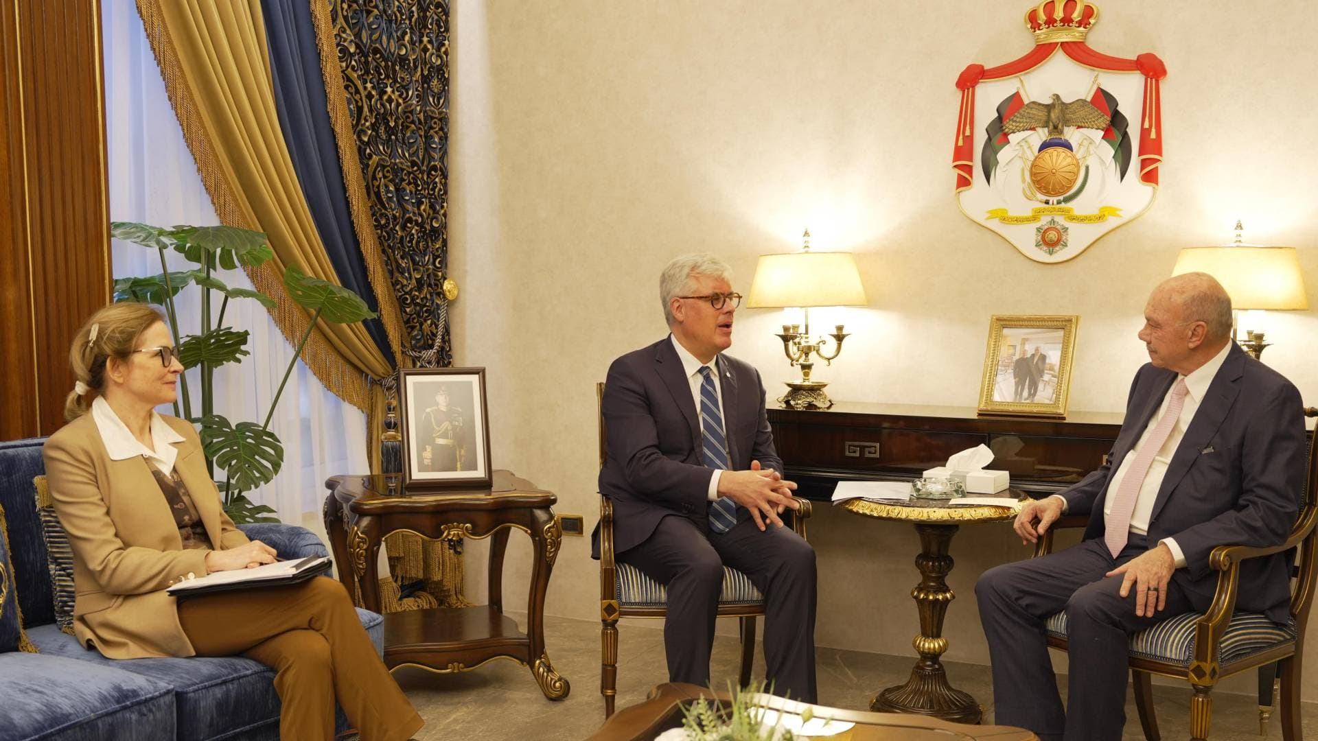 "الفايز" يبحث مع السفير الكندي سبل تعزيز الشراكة.. ويدعو لإلزام الاحتلال باتفاق "غزة"