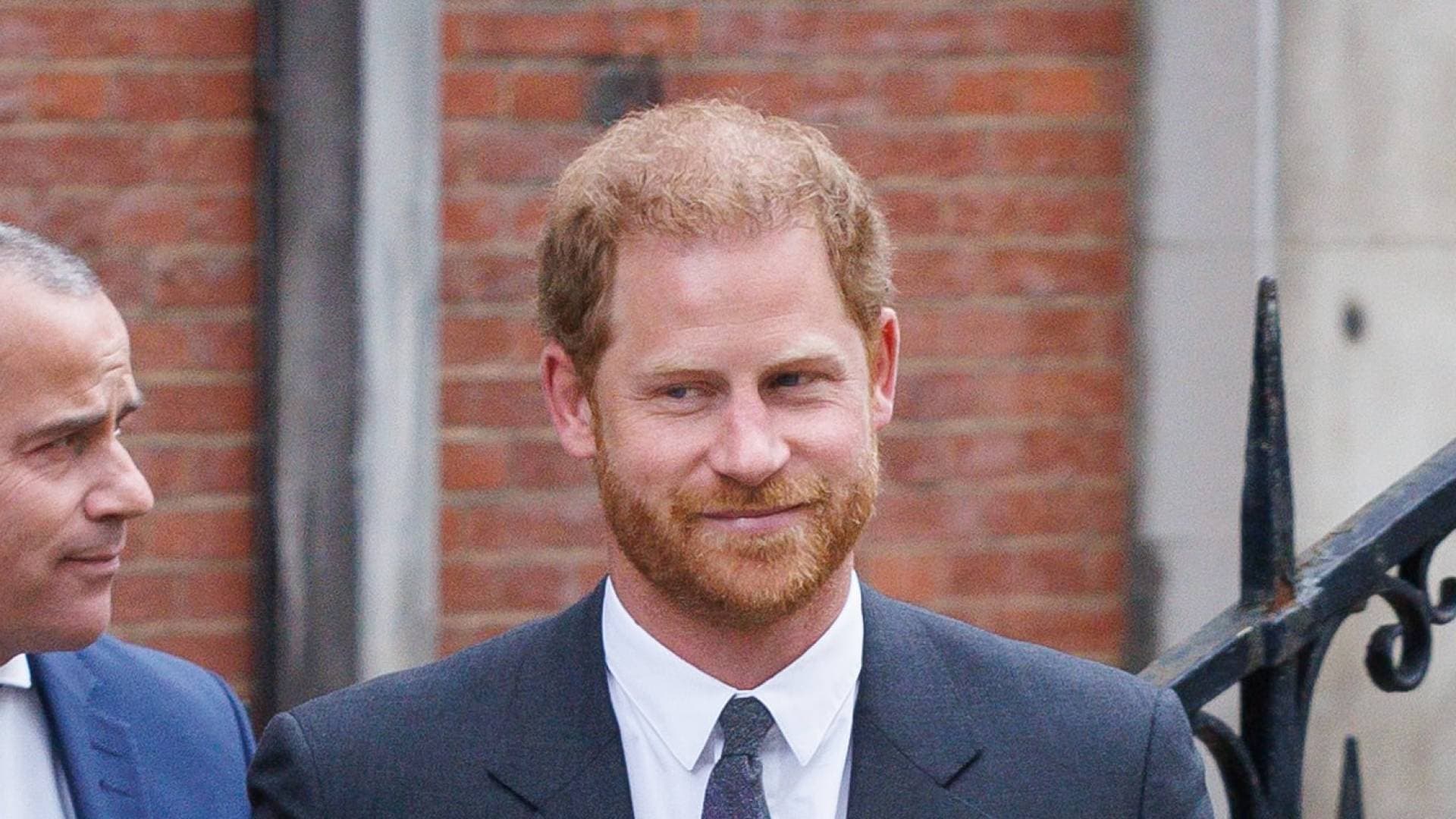 "حرب الصحف" تتجدد.. هاري في لندن لمقاضاة "ديلي ميل" بتهم التنصت والرشوة