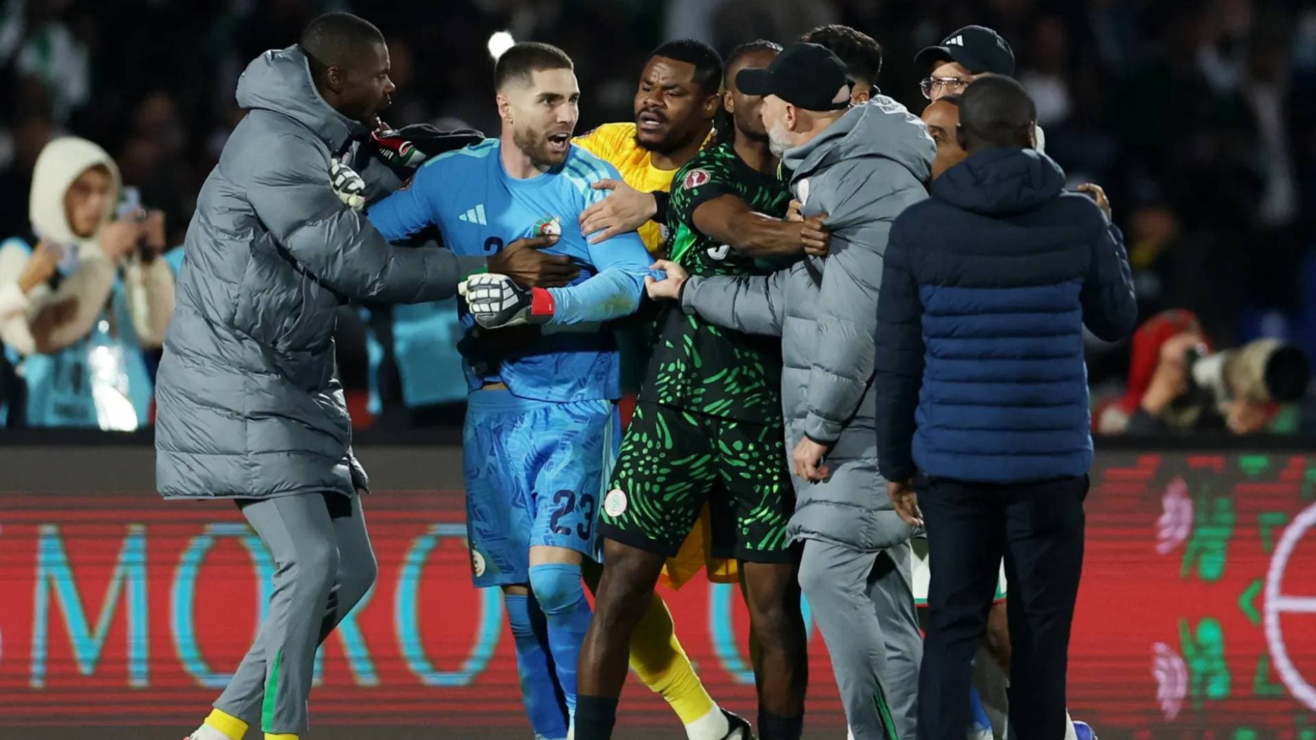 الاتحاد الأفريقي يضرب المنتخب الجزائري بسلسلة عقوبات قاسية