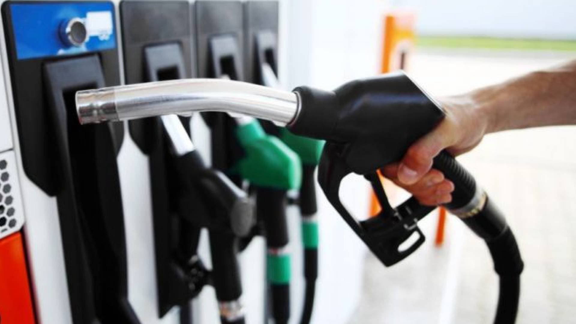 الطاقة": انخفاض مبيعات المشتقات النفطية 2%.. وقفزة في طلب "بنزين 95"