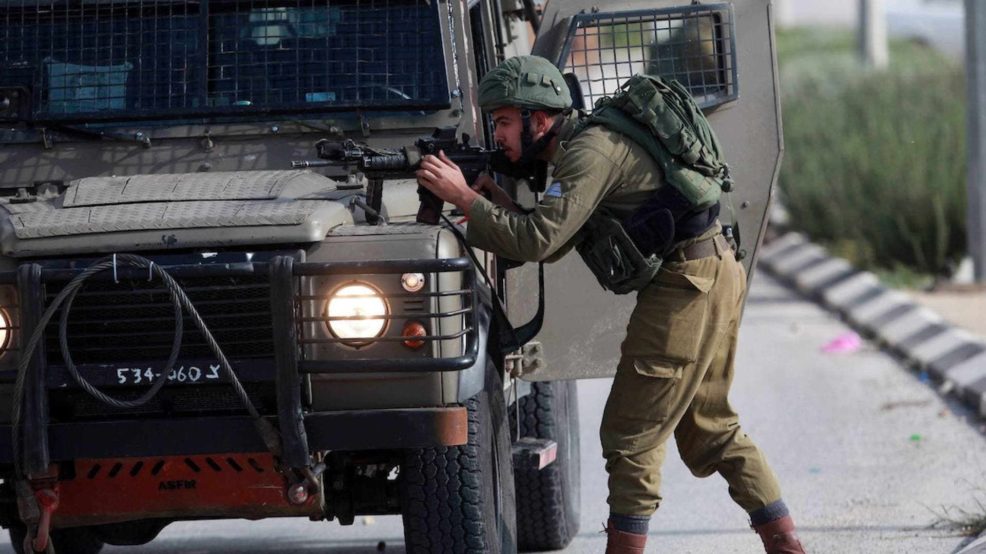 بين رصاص جنود الاحتلال وعنف المستوطنين.. إصابة عامل وإغلاق "خلة السدرة" بالقدس عسكريا