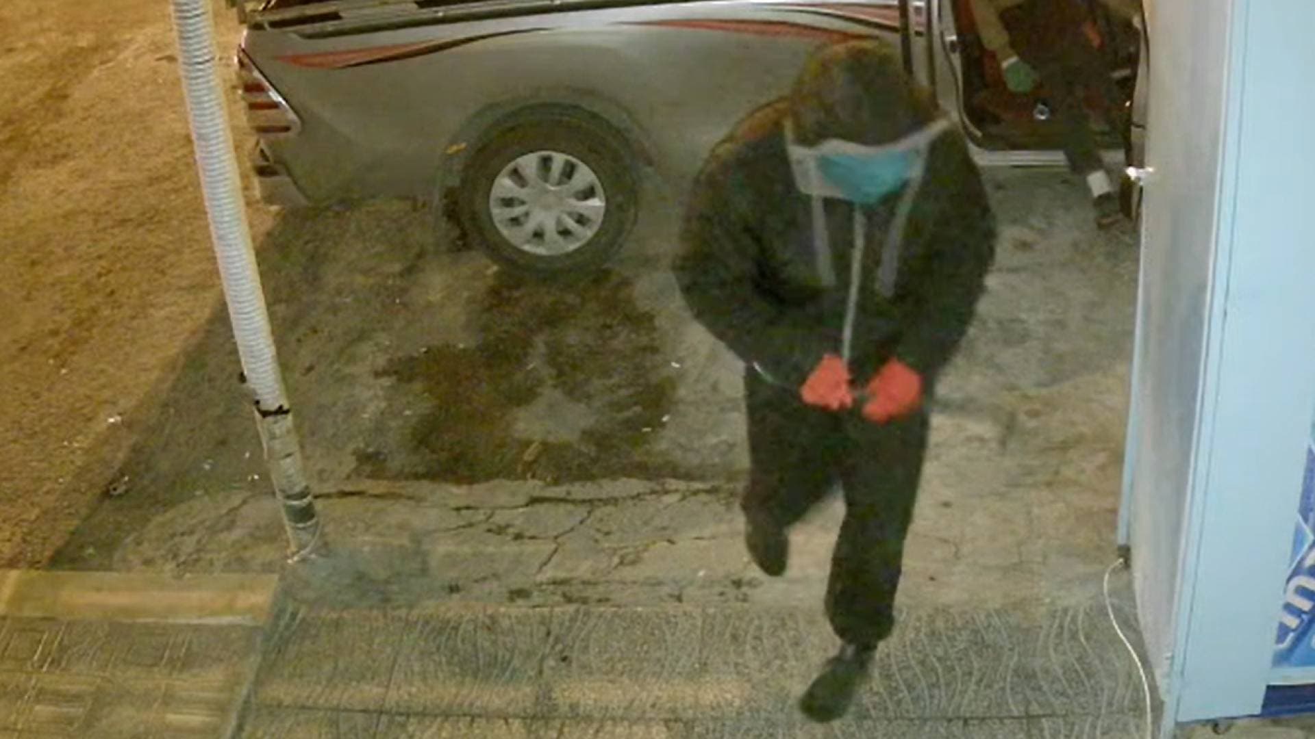 بالفيديو | سرقة محل قهوة بشارع "الإذاعة والتلفزيون" في عمان