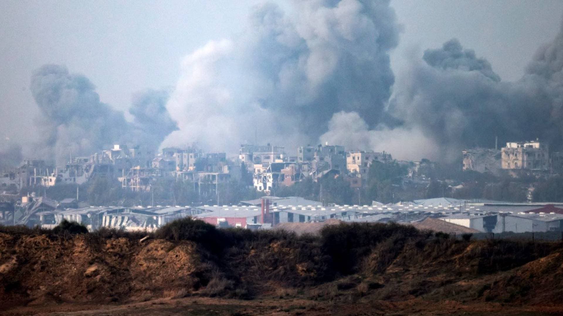 غارات وعملیات نسف..  جيش الاحتلال یواصل خرق "الهدنة" في غزة