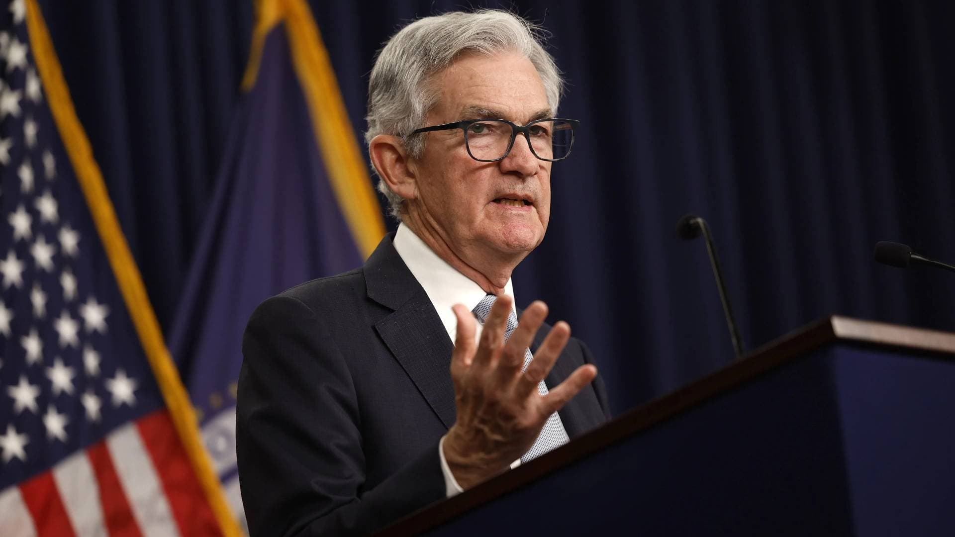 رئيس الاحتياطي الفيدرالي: رفع الفائدة ليس على الطاولة وعام 2026 ينطلق بأداء اقتصادي قوي