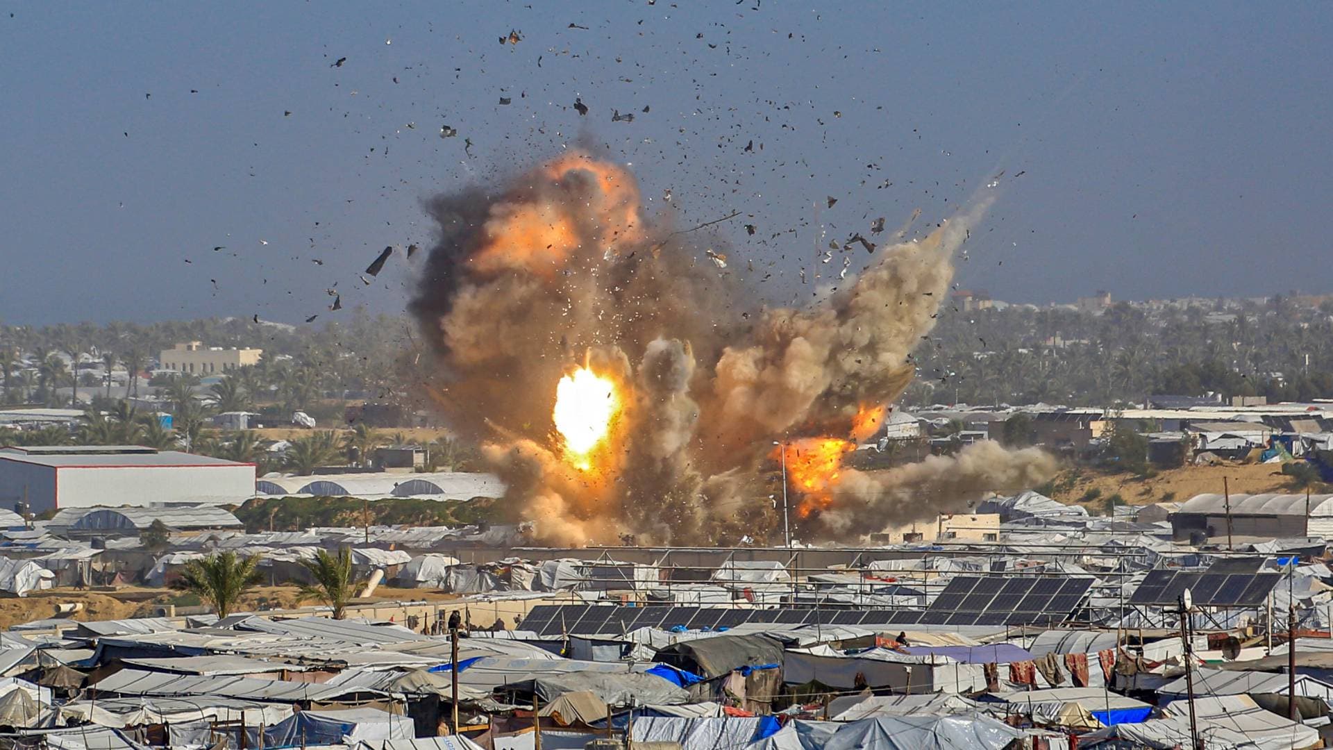 استشهاد طفل وإصابات جراء خروقات الاحتلال لوقف إطلاق النار في غزة