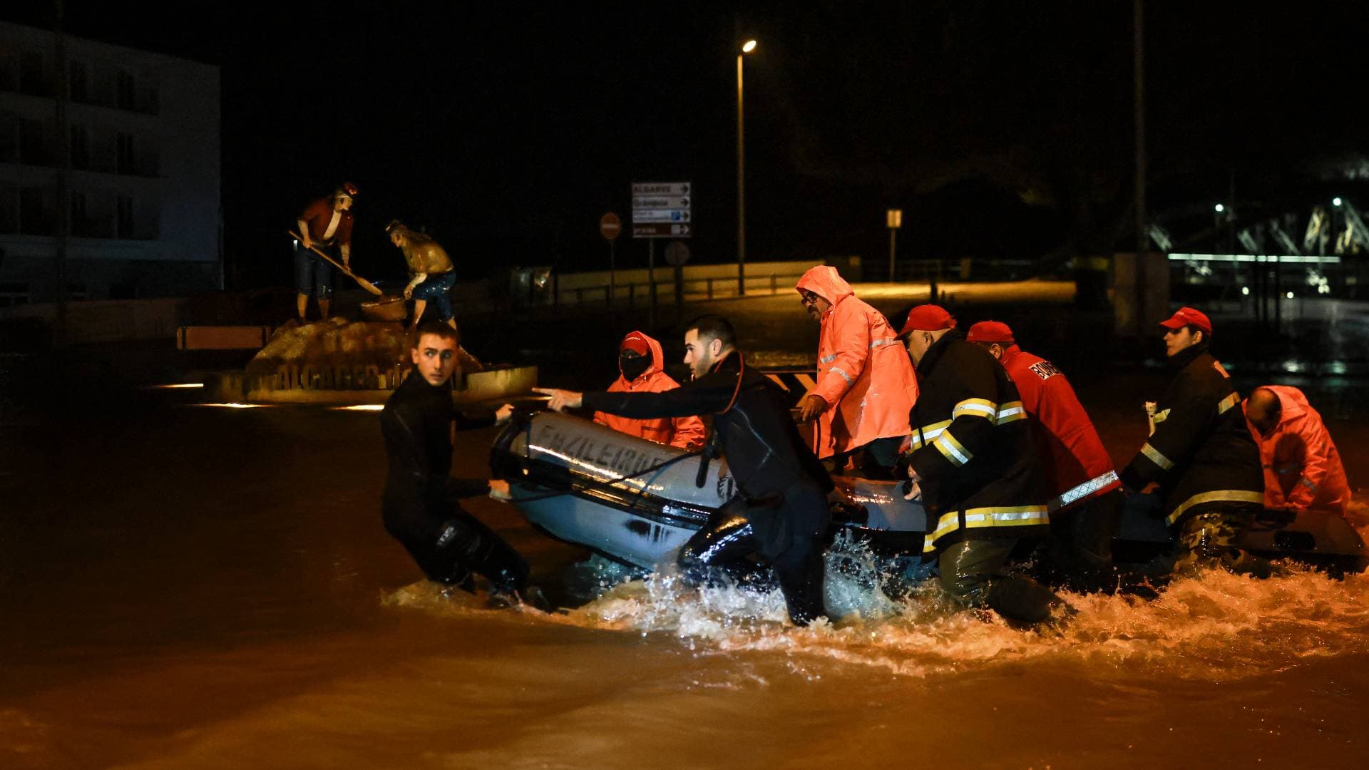 "ليوناردو" تغرق شبه الجزيرة الإيبيرية.. قتيل ومفقودون وإجلاء الآلاف وسط دمار "تاريخي" - فيديو