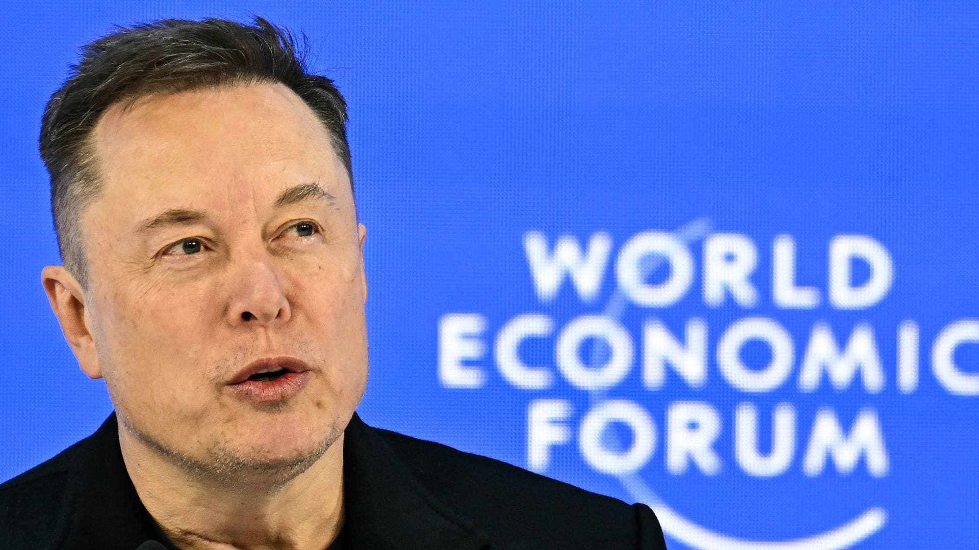 إيلون ماسك: المال لا يشتري السعادة رغم ثروة الـ 668 مليار دولار