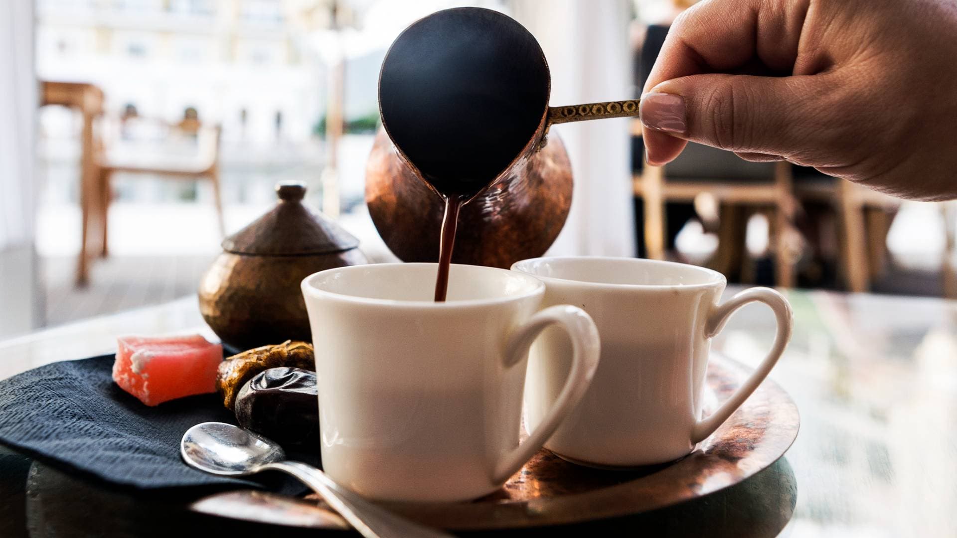 كيف تحمي القهوة قلبك وكبدك وتقاوم الشيخوخة؟