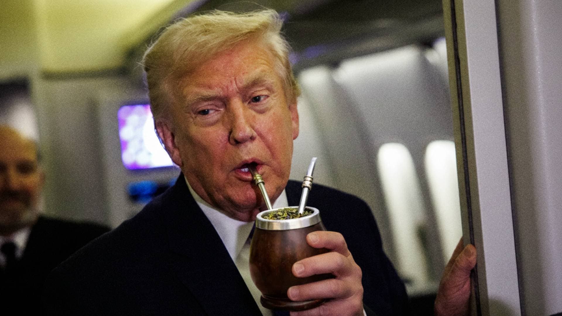 "من العقارات إلى المتة".. ترمب يقتحم عالم المال بشركة مشروبات "مليونية"