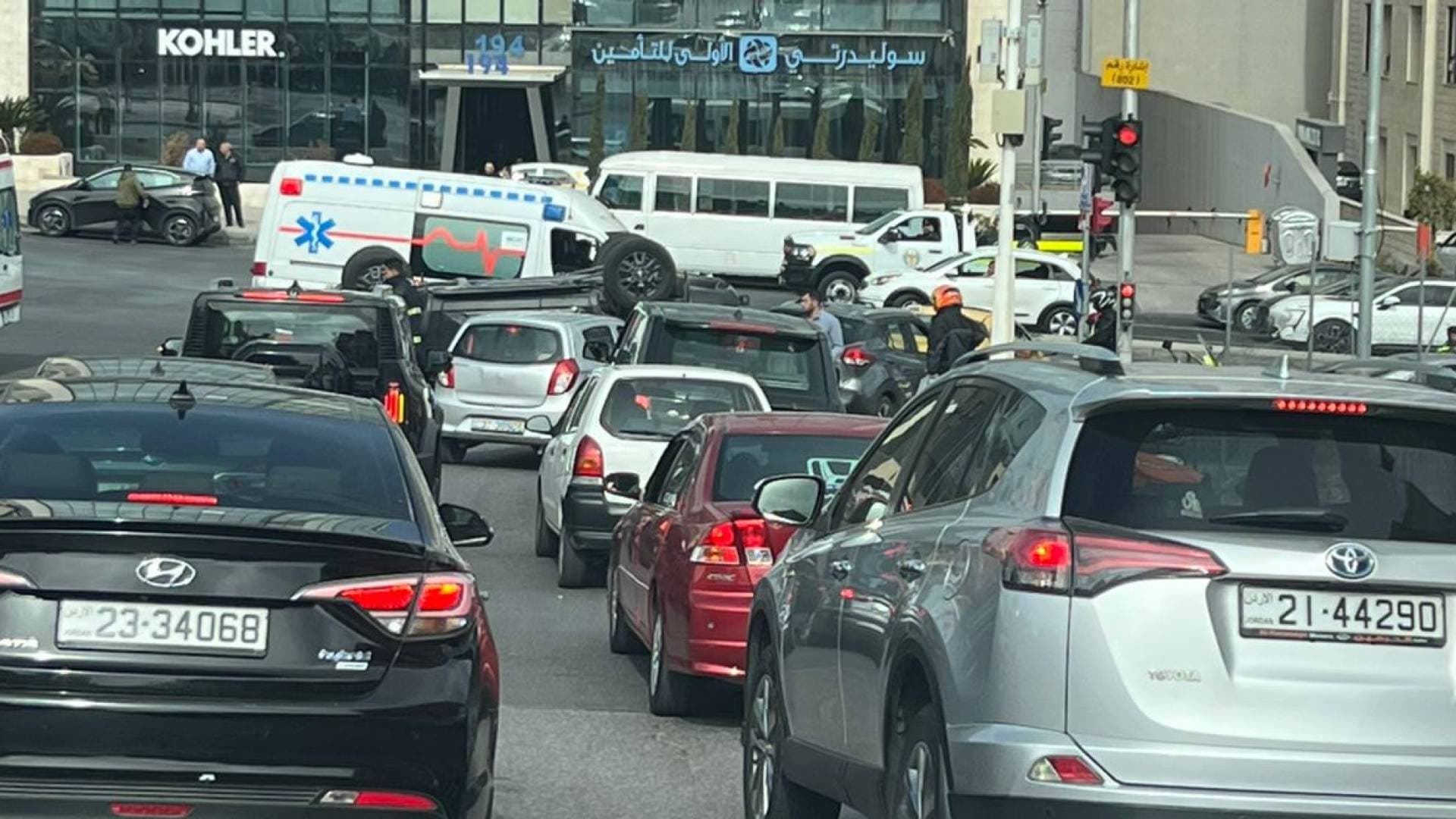 إصابات إثر حادث تدهور مروع لمركبة وانقلابها في وادي عبدون